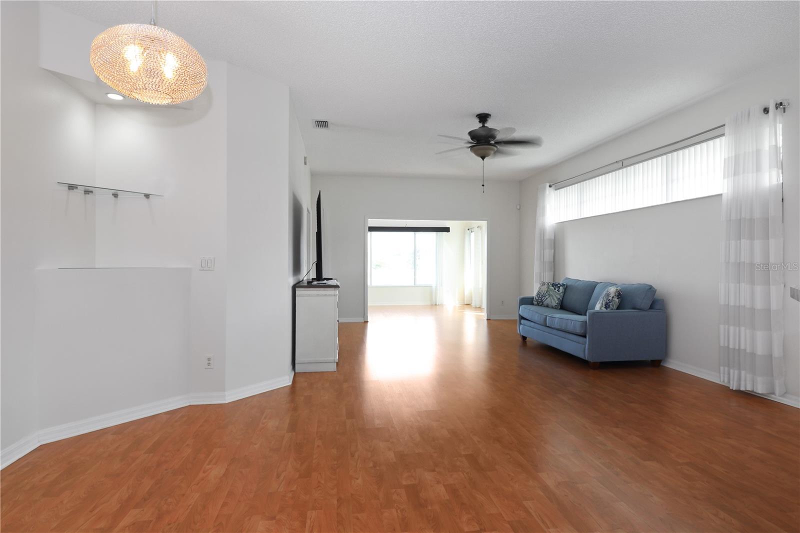 Image 5 of 40 For 21742 King John Street