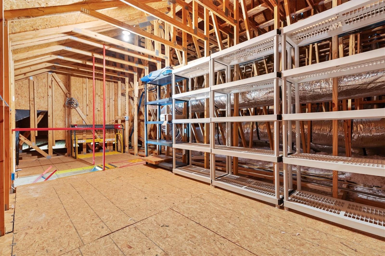 Listing photo id 9 for 981 Iron Oak Way