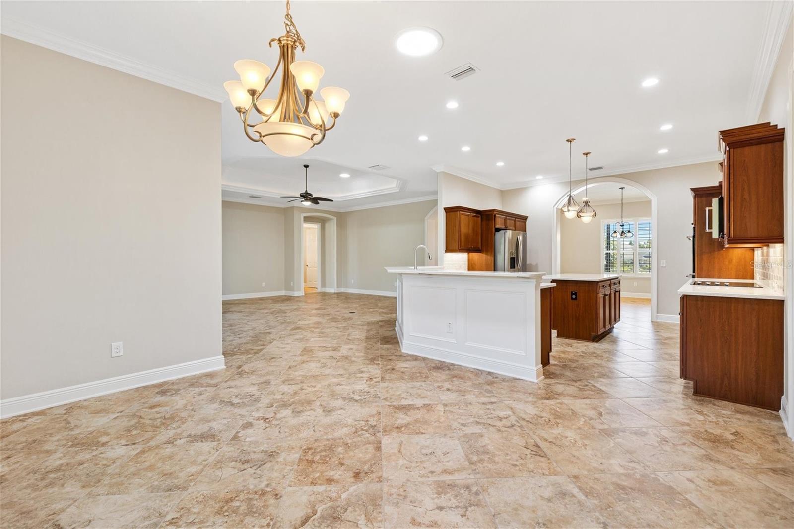 Listing photo id 18 for 981 Iron Oak Way