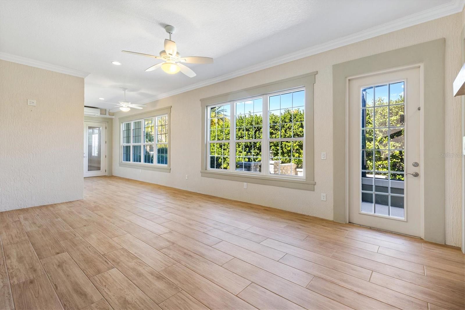 Listing photo id 28 for 981 Iron Oak Way