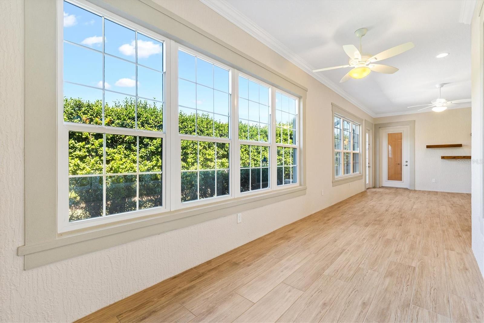 Listing photo id 29 for 981 Iron Oak Way