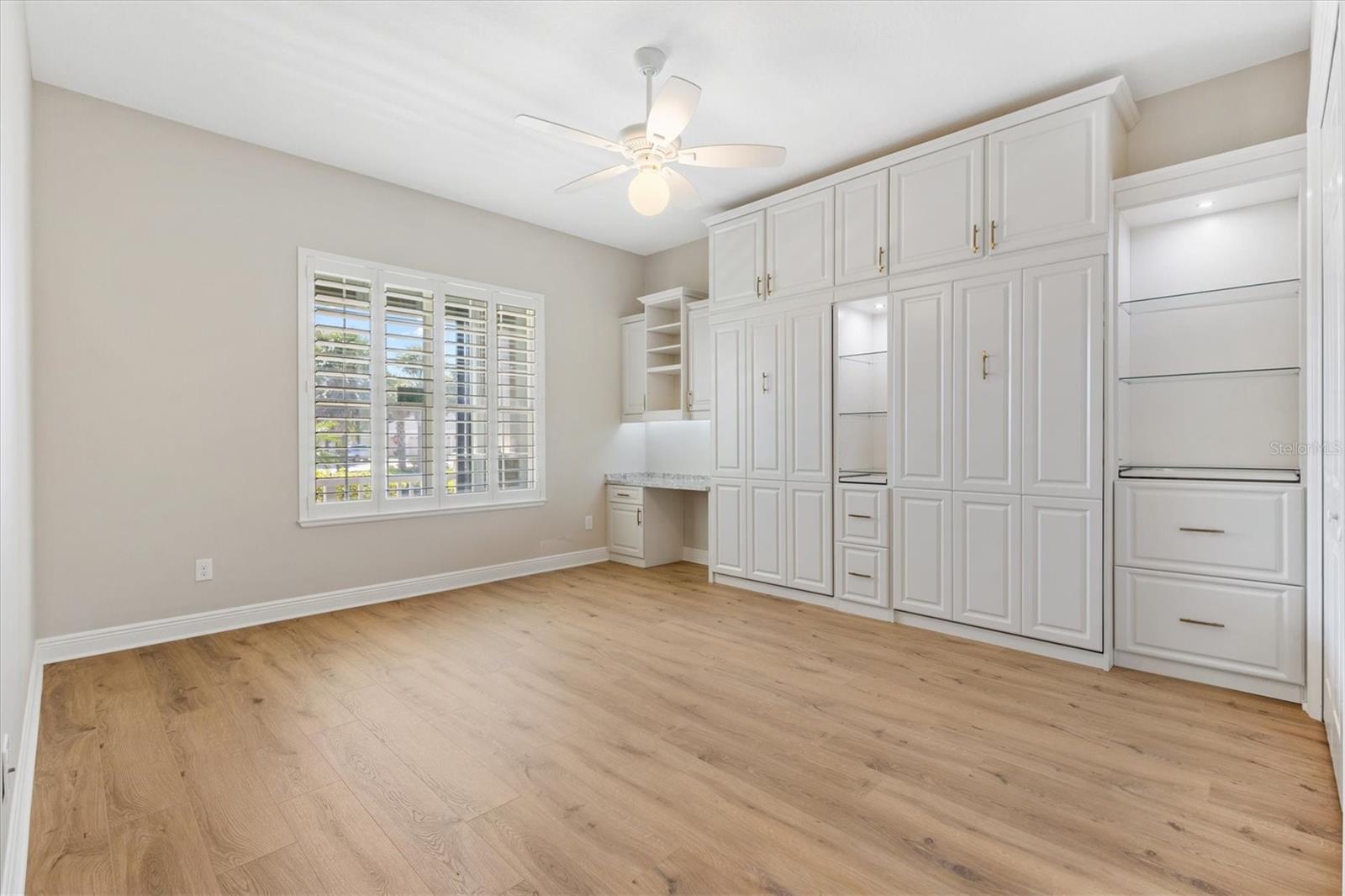 Listing photo id 41 for 981 Iron Oak Way