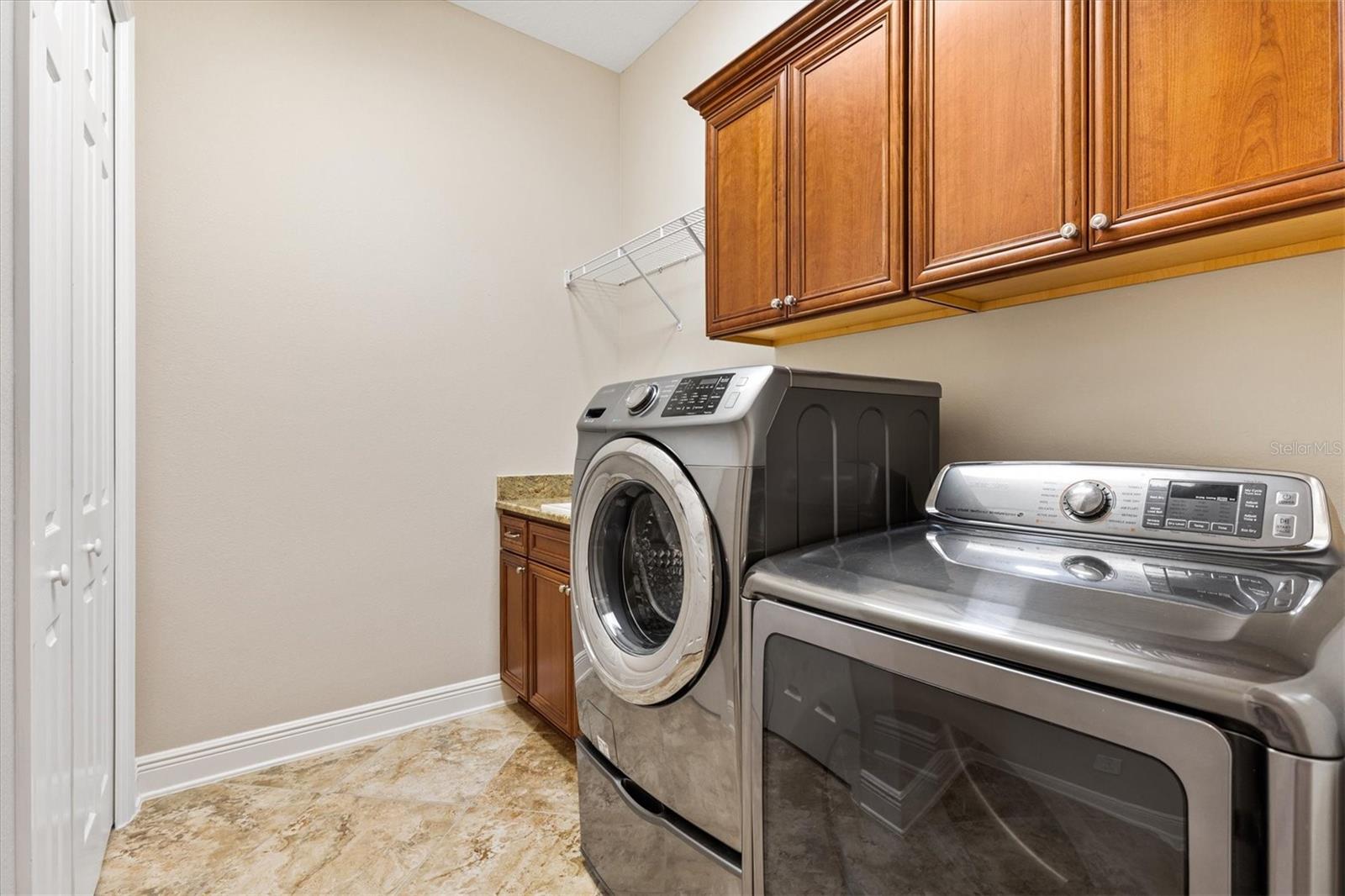 Listing photo id 47 for 981 Iron Oak Way