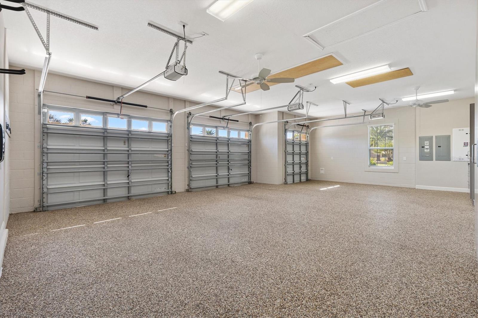 Listing photo id 48 for 981 Iron Oak Way