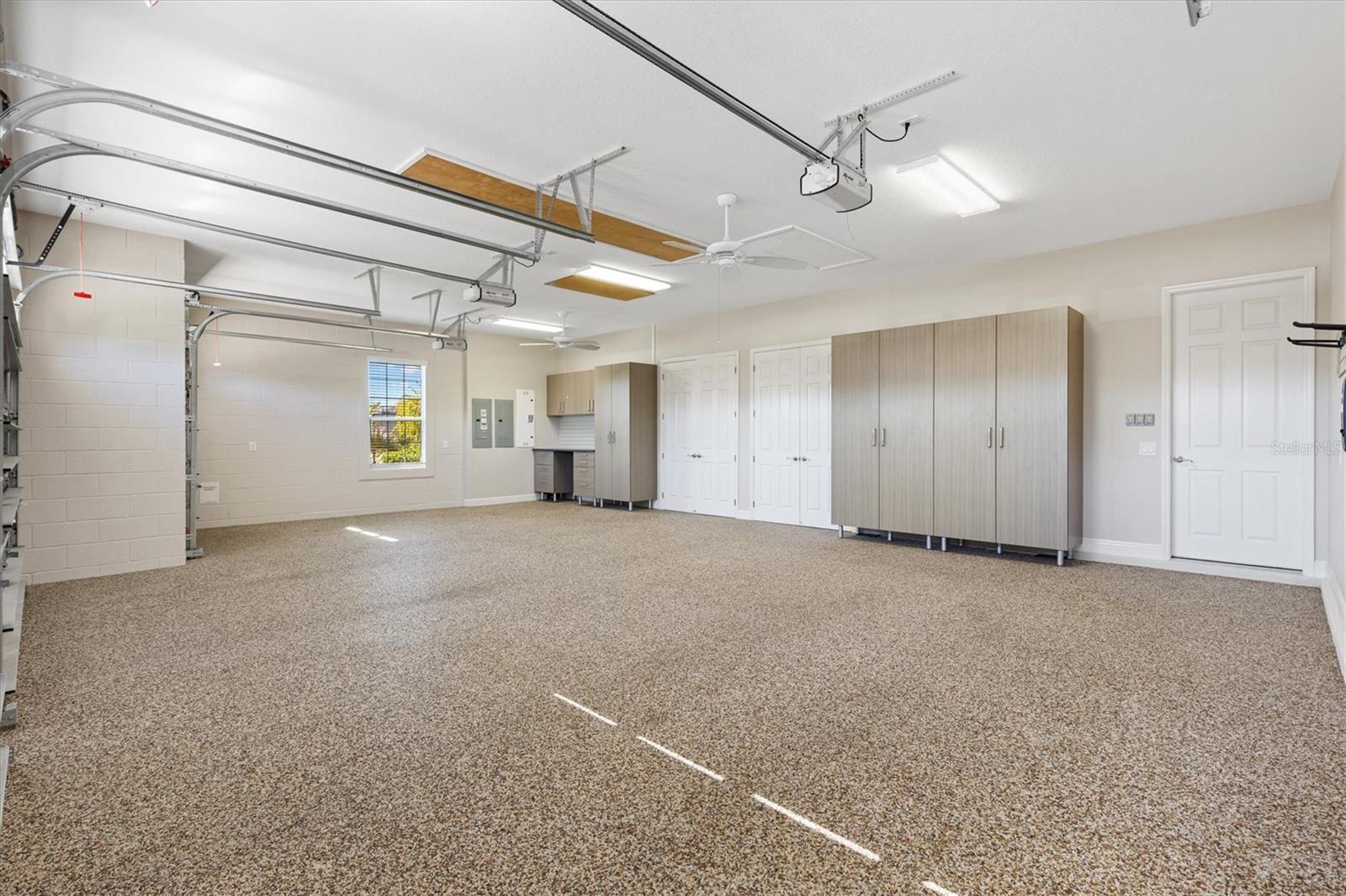 Listing photo id 49 for 981 Iron Oak Way