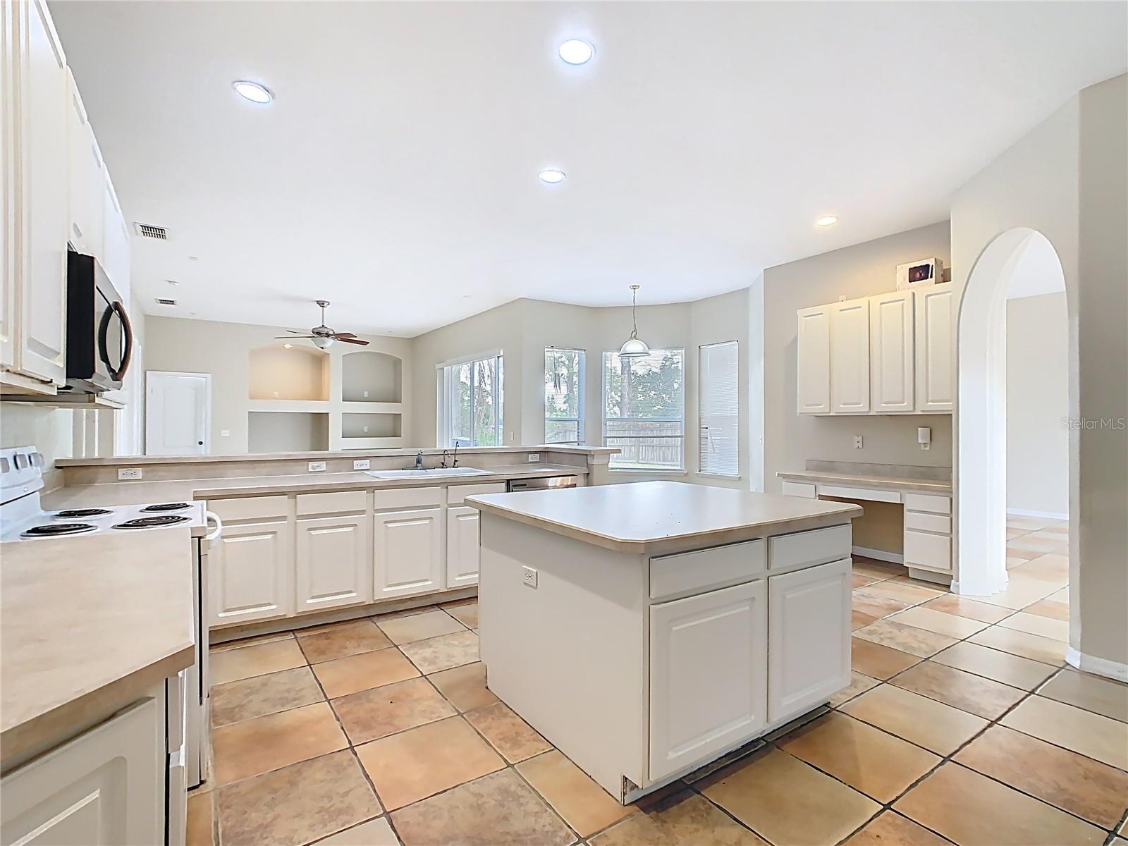 Image 10 of 35 For 213 Grand Reserve Drive