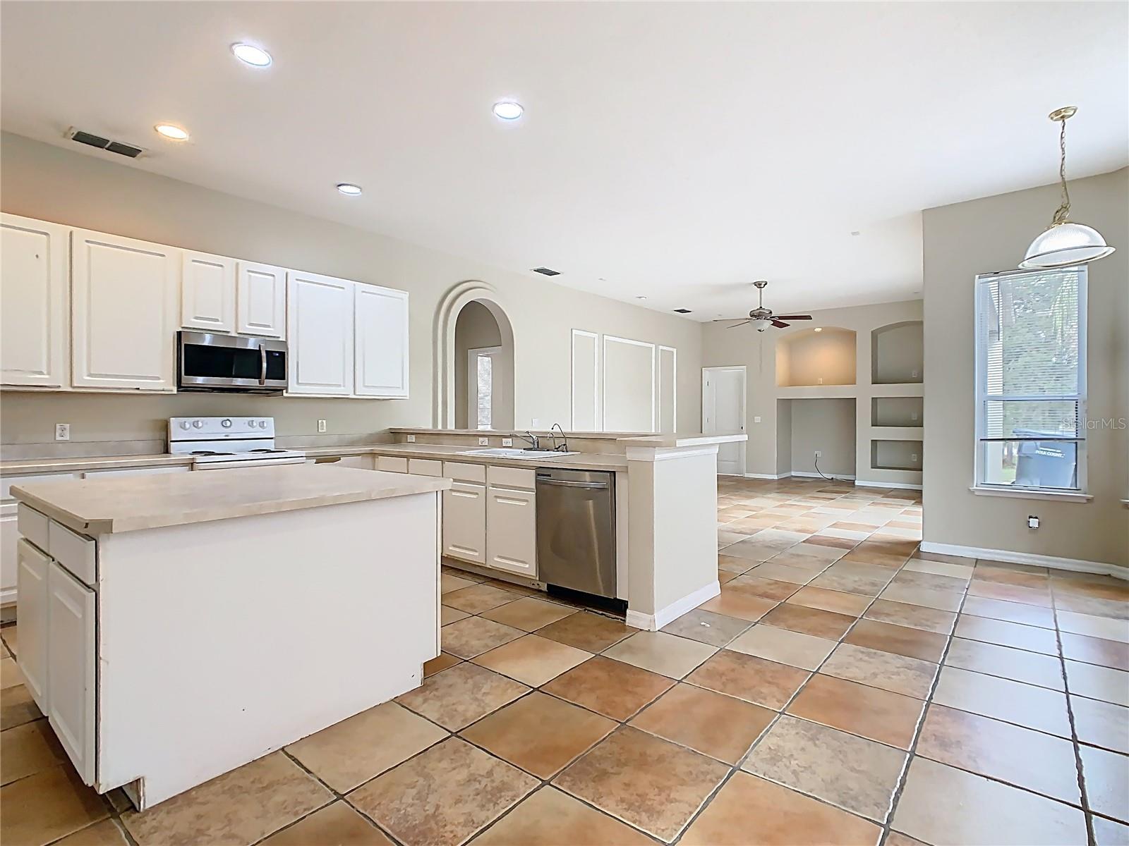 Image 8 of 35 For 213 Grand Reserve Drive