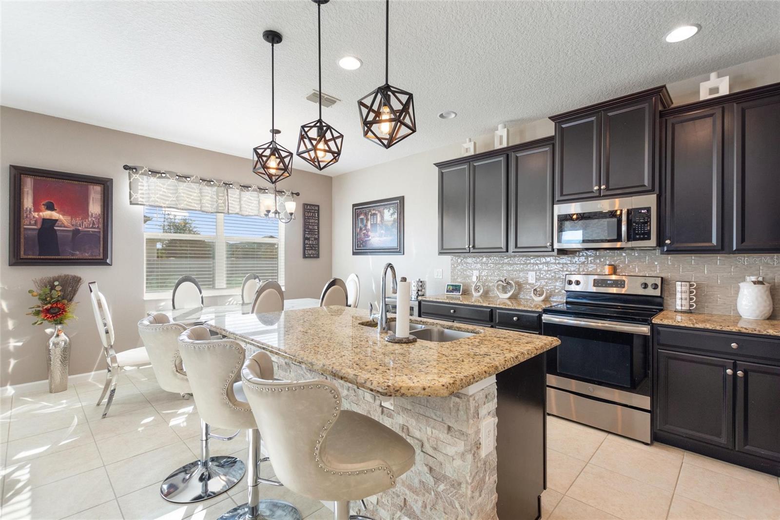 Image 11 of 60 For 428 Sapphire Drive