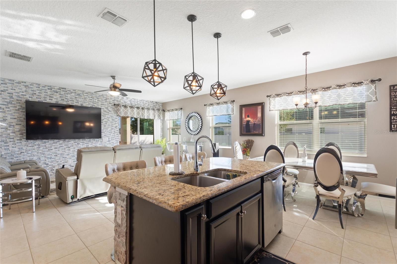 Image 12 of 60 For 428 Sapphire Drive