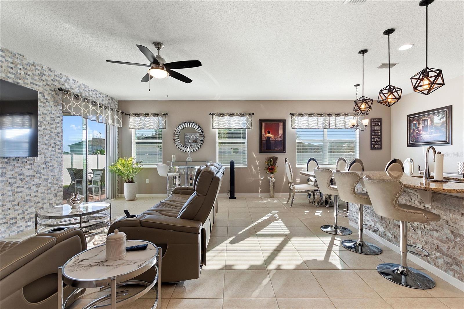 Image 4 of 60 For 428 Sapphire Drive