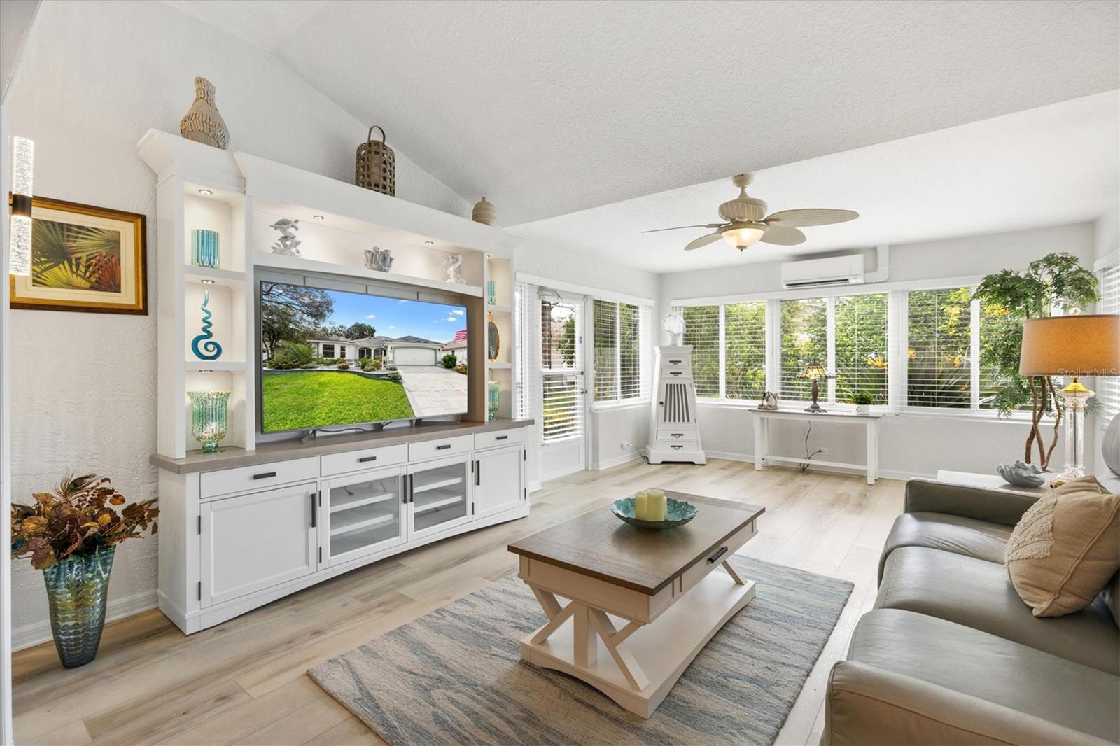 Image 14 of 45 For 515 Loma Paseo Drive