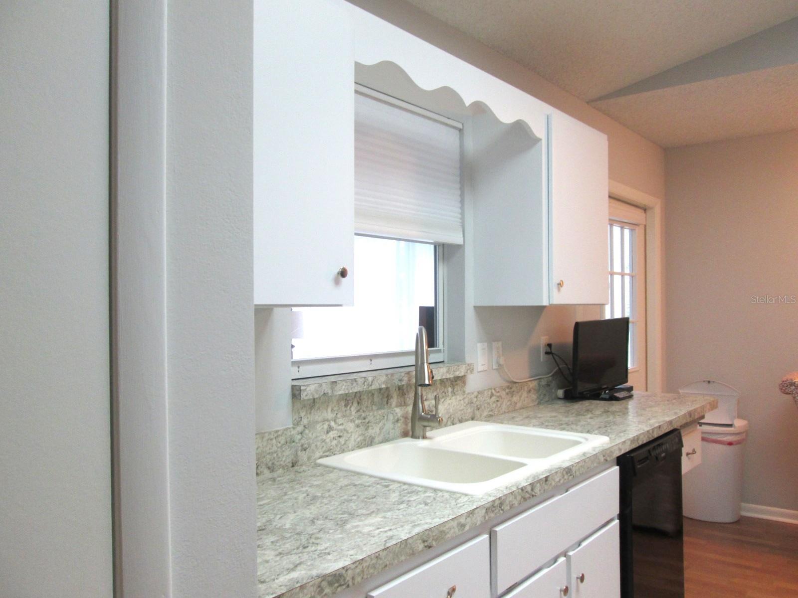 Image 5 of 38 For 1003 Dundee Circle Circle