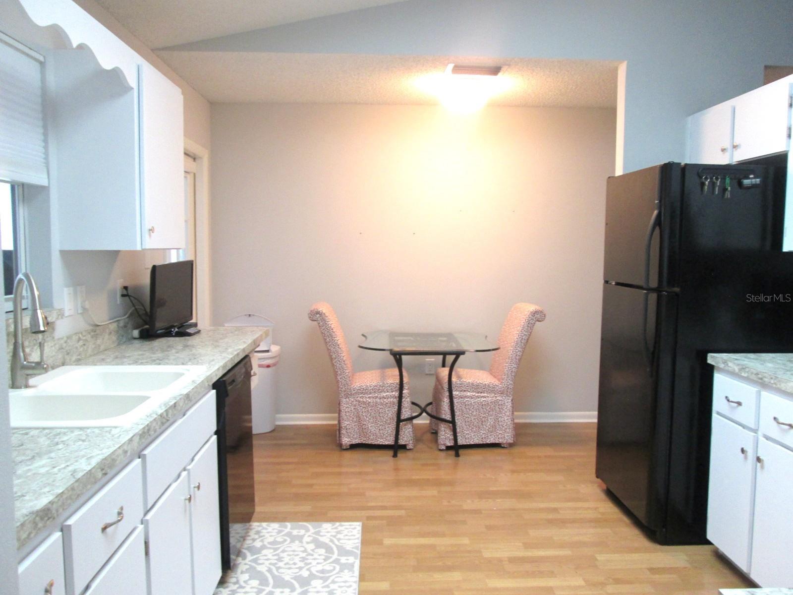 Image 7 of 38 For 1003 Dundee Circle Circle