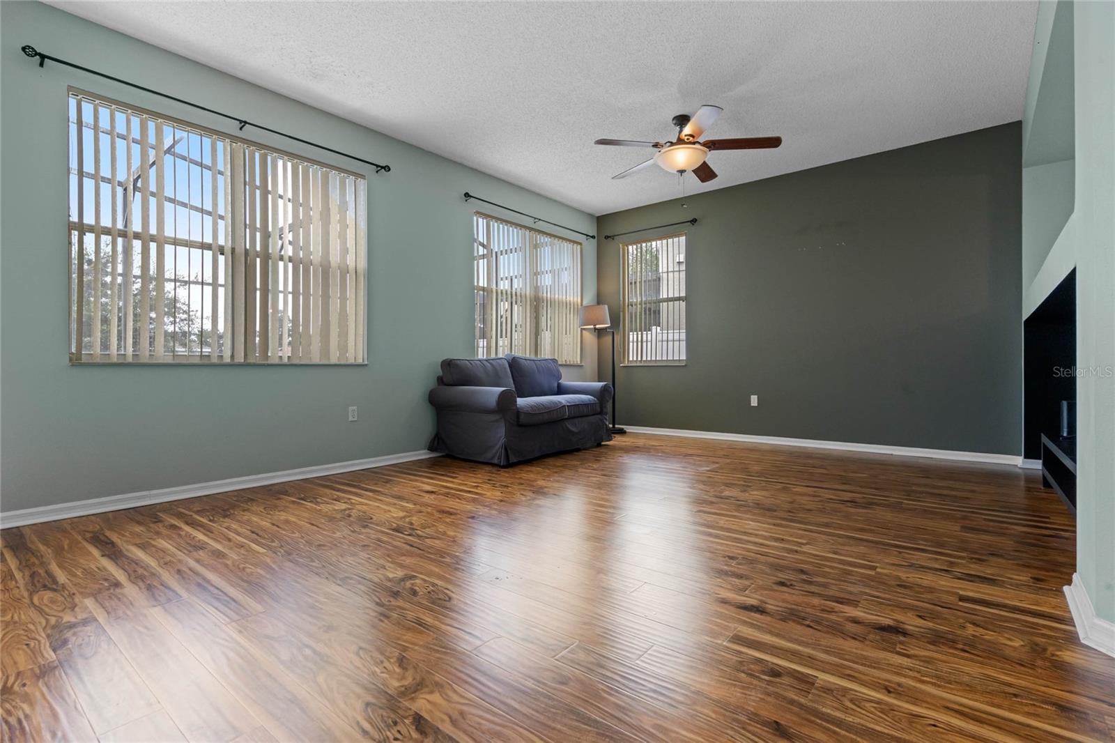 Image 10 of 29 For 305 Roseling Crossing