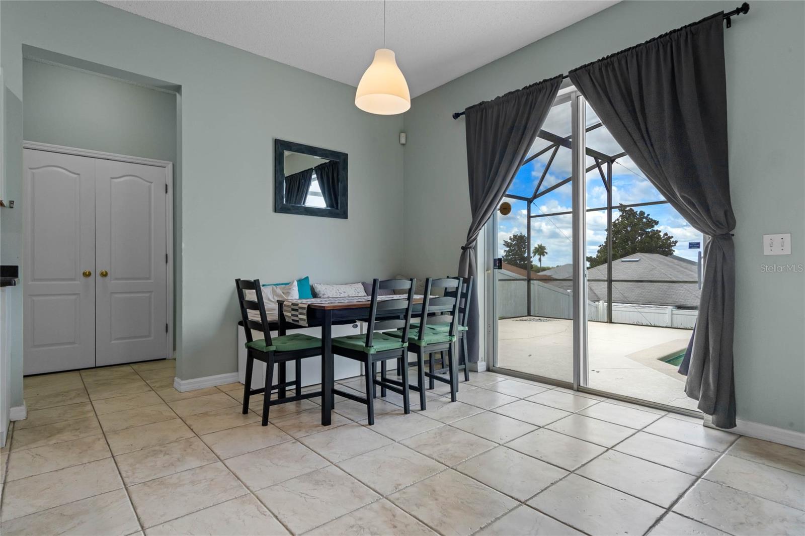 Image 11 of 29 For 305 Roseling Crossing