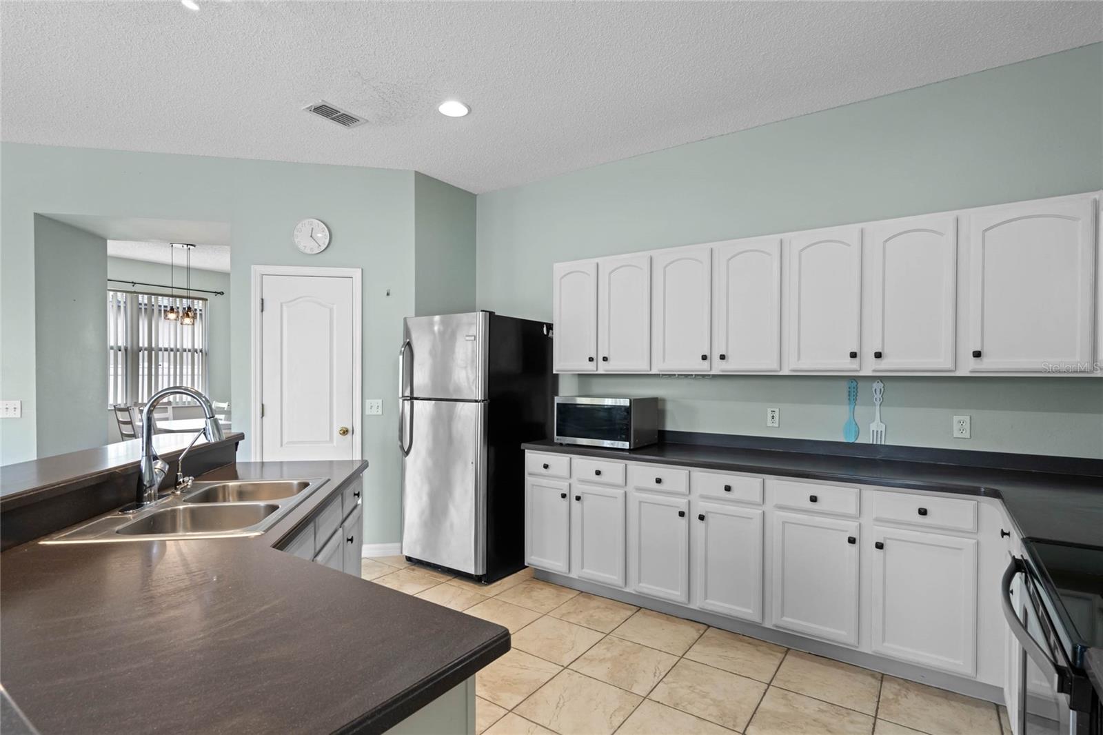 Image 15 of 29 For 305 Roseling Crossing