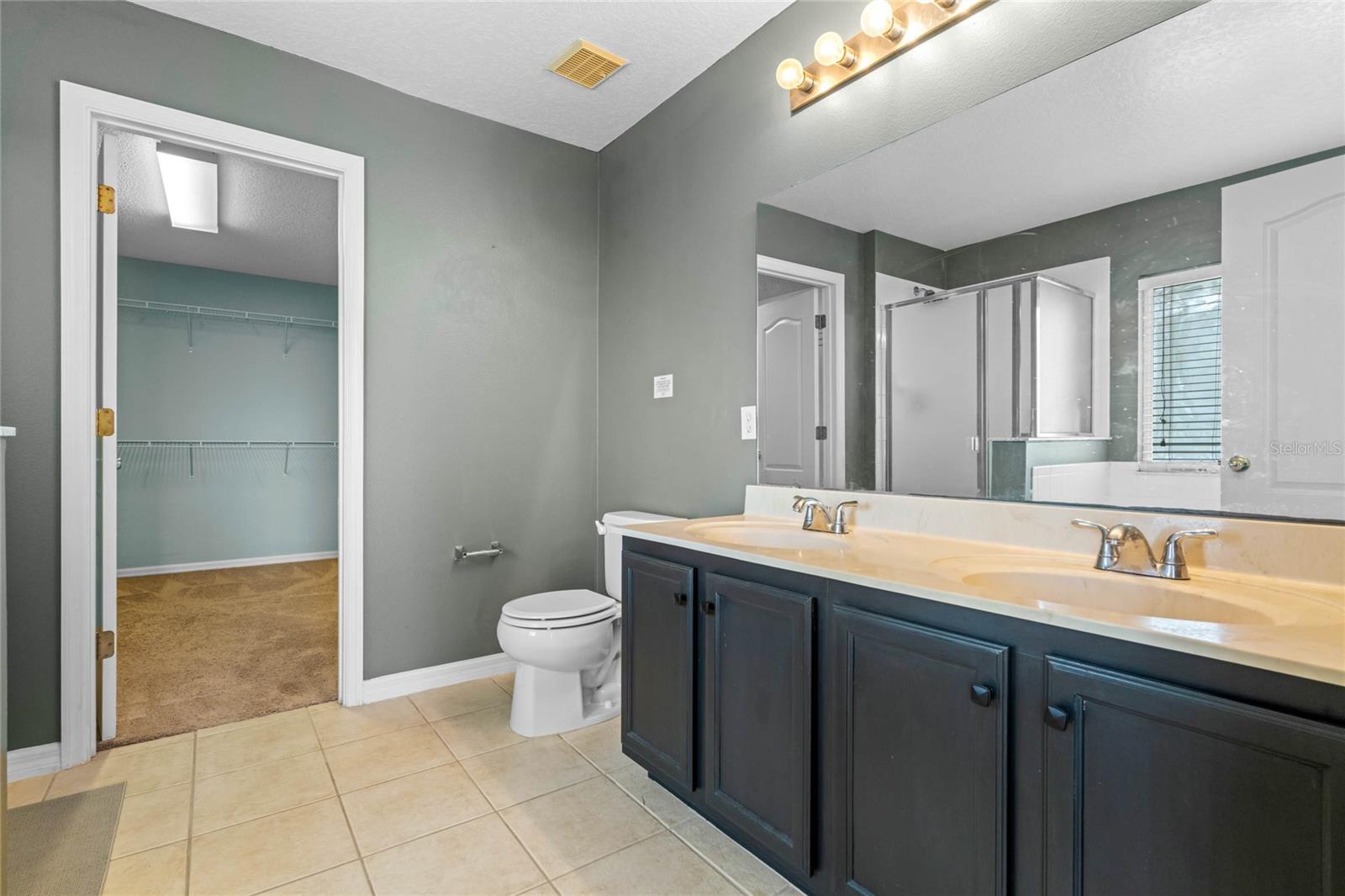 Image 18 of 29 For 305 Roseling Crossing