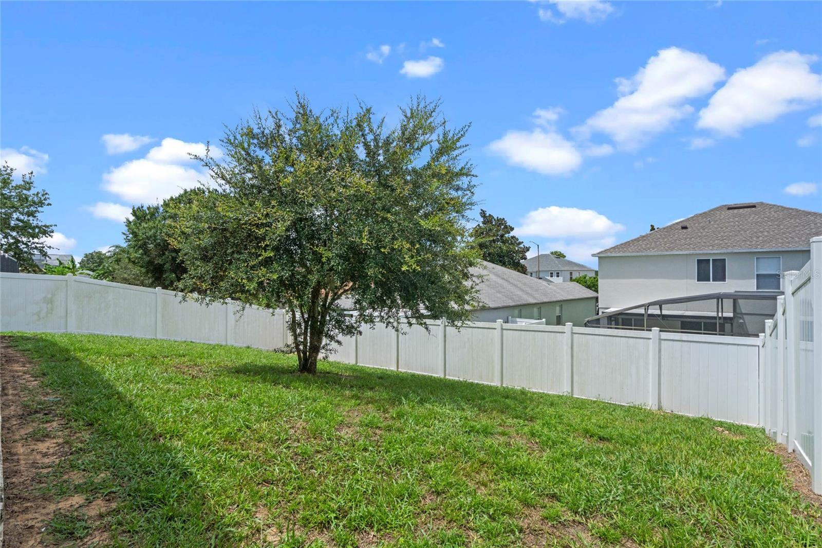 Image 27 of 29 For 305 Roseling Crossing