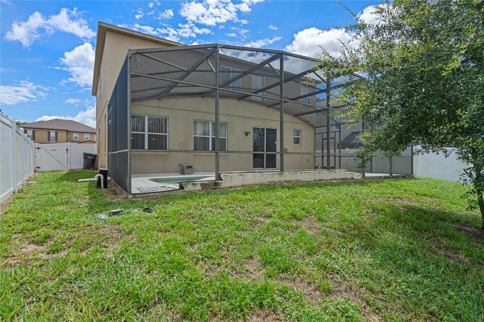 Image 28 of 29 For 305 Roseling Crossing