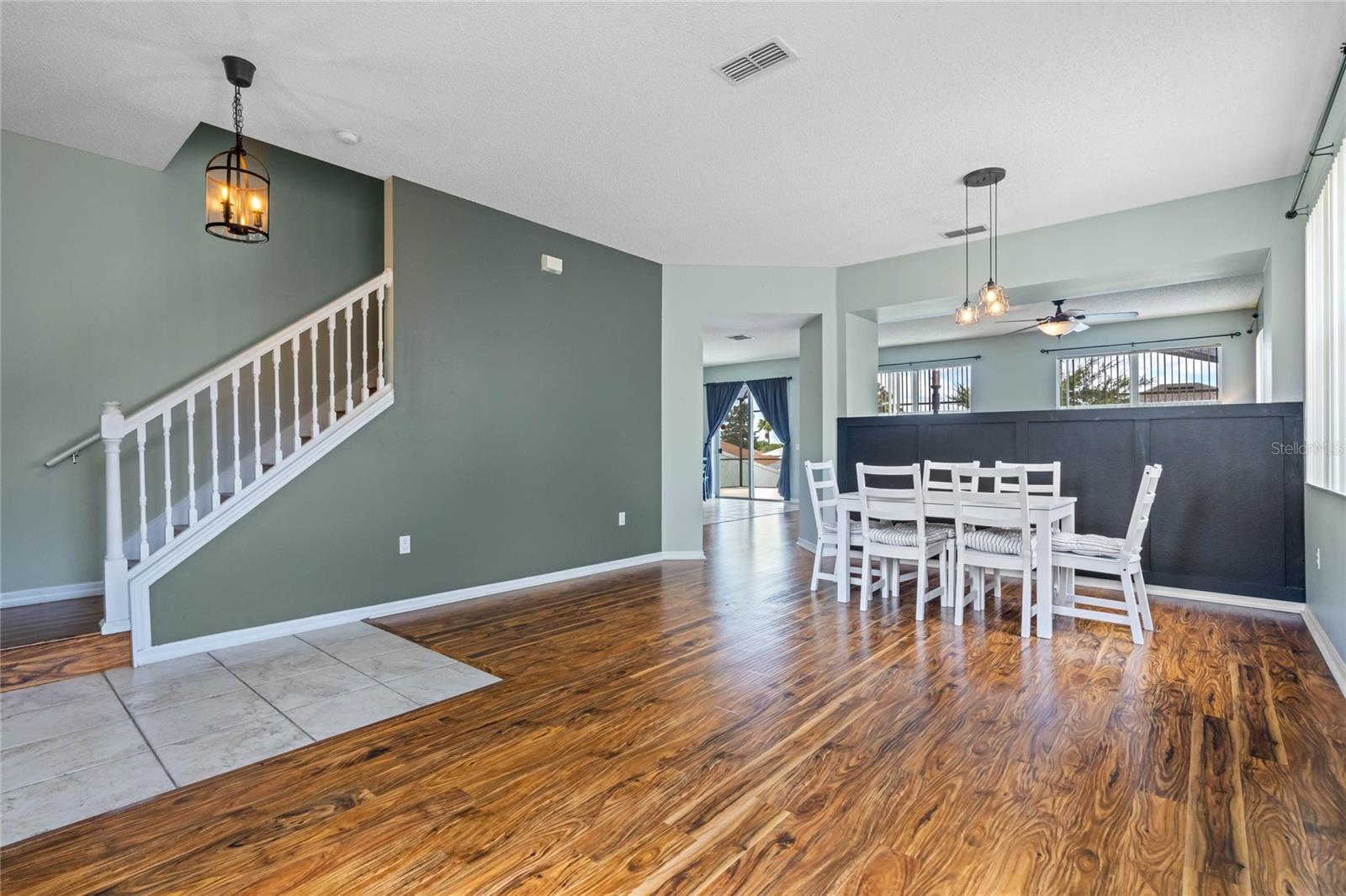 Image 4 of 29 For 305 Roseling Crossing