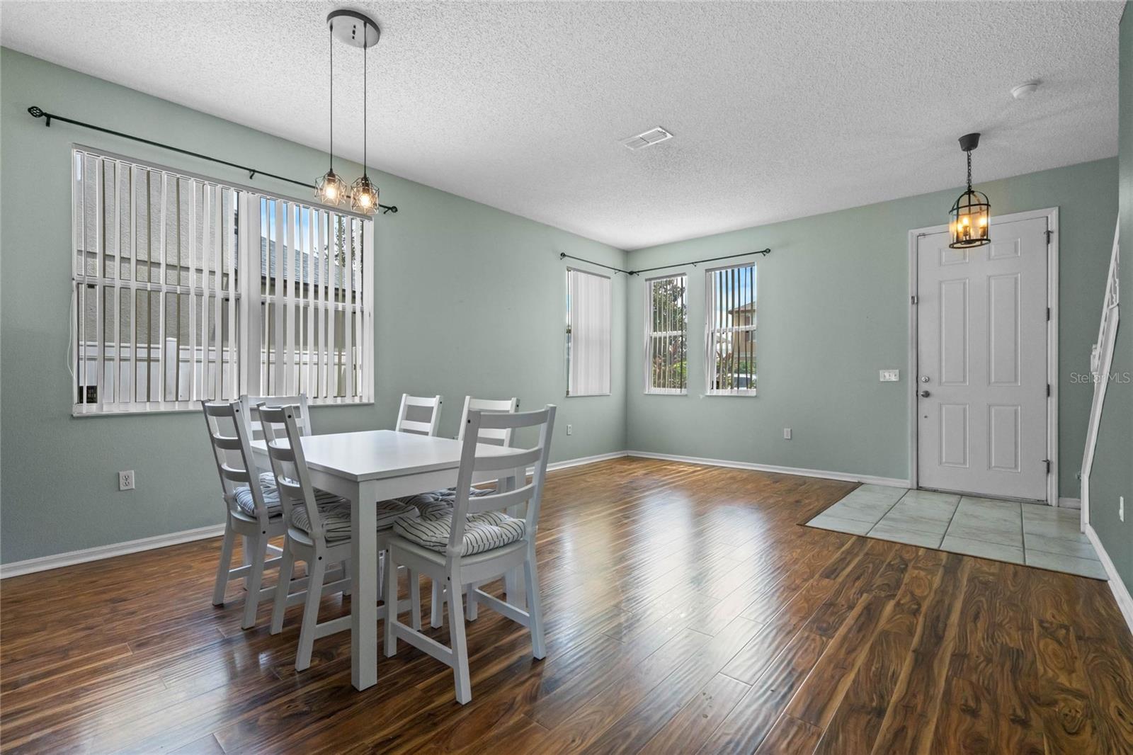 Image 6 of 29 For 305 Roseling Crossing