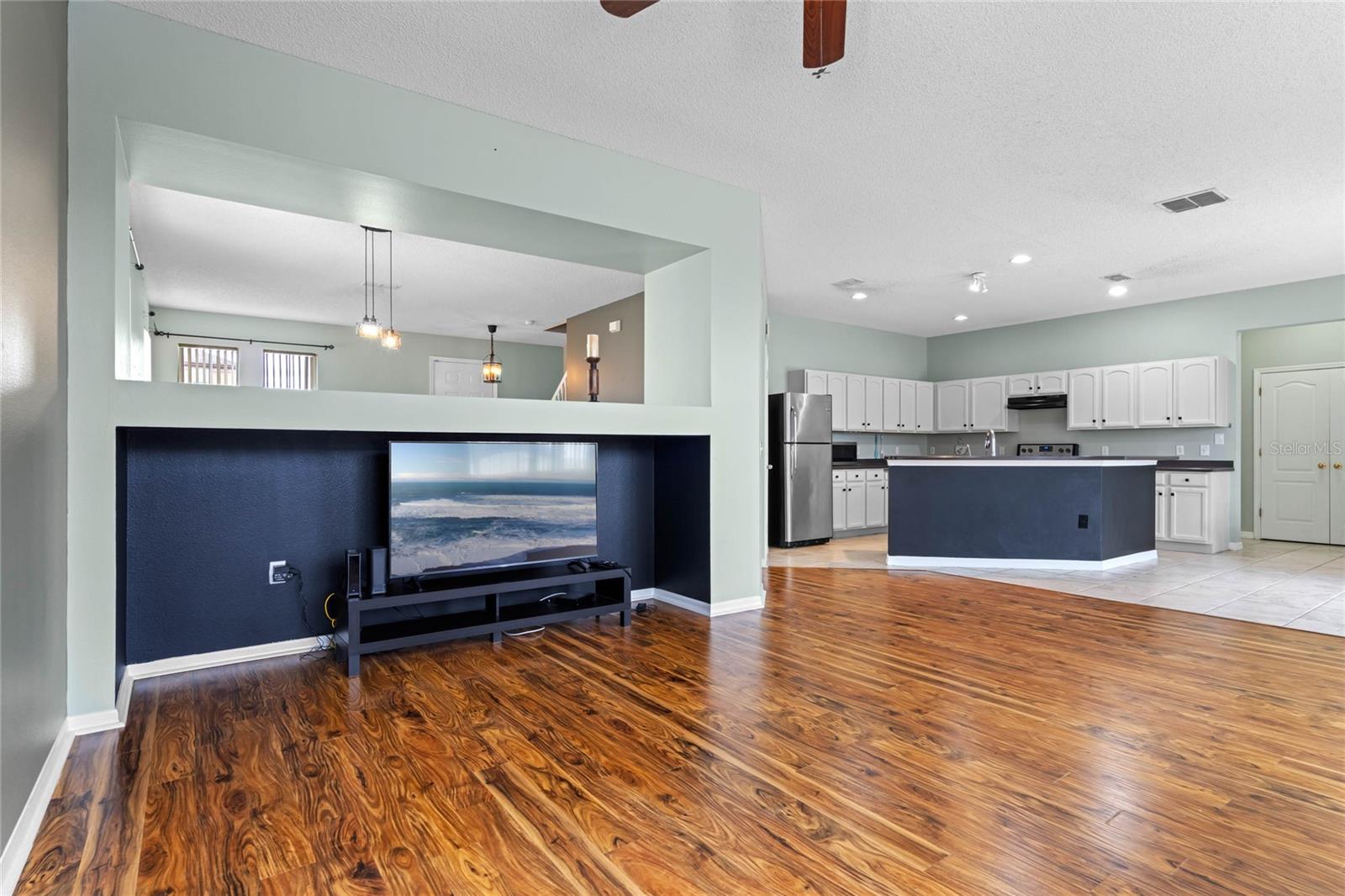 Image 8 of 29 For 305 Roseling Crossing