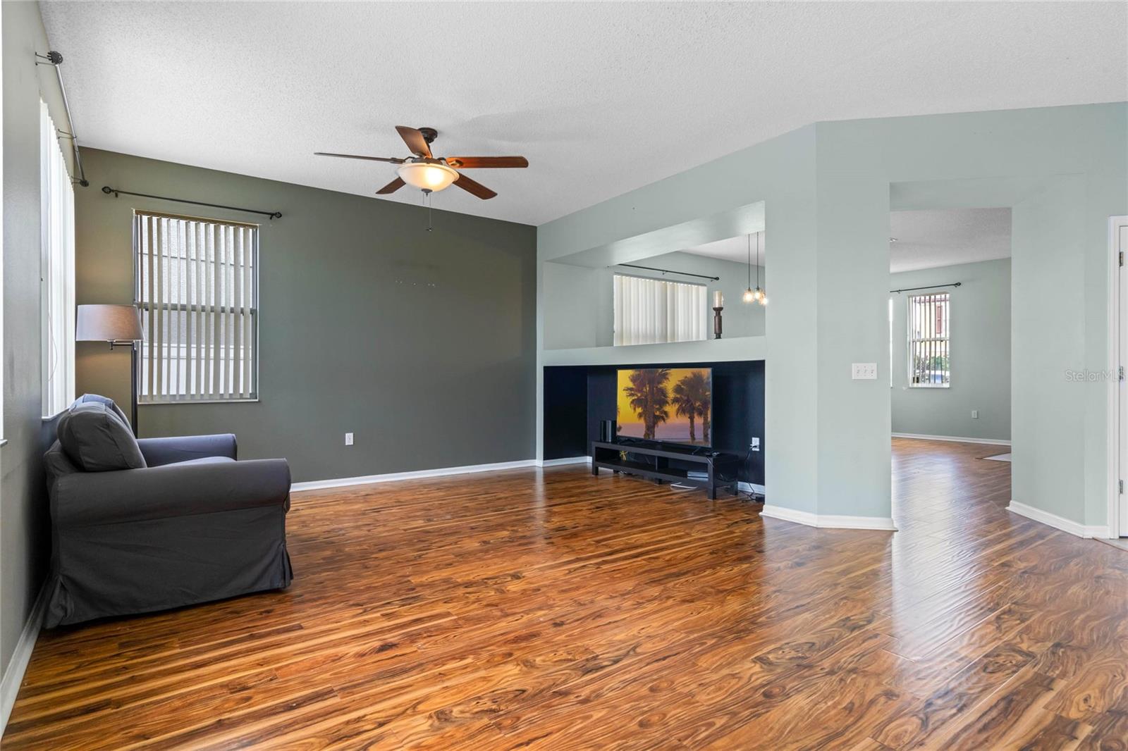 Image 9 of 29 For 305 Roseling Crossing