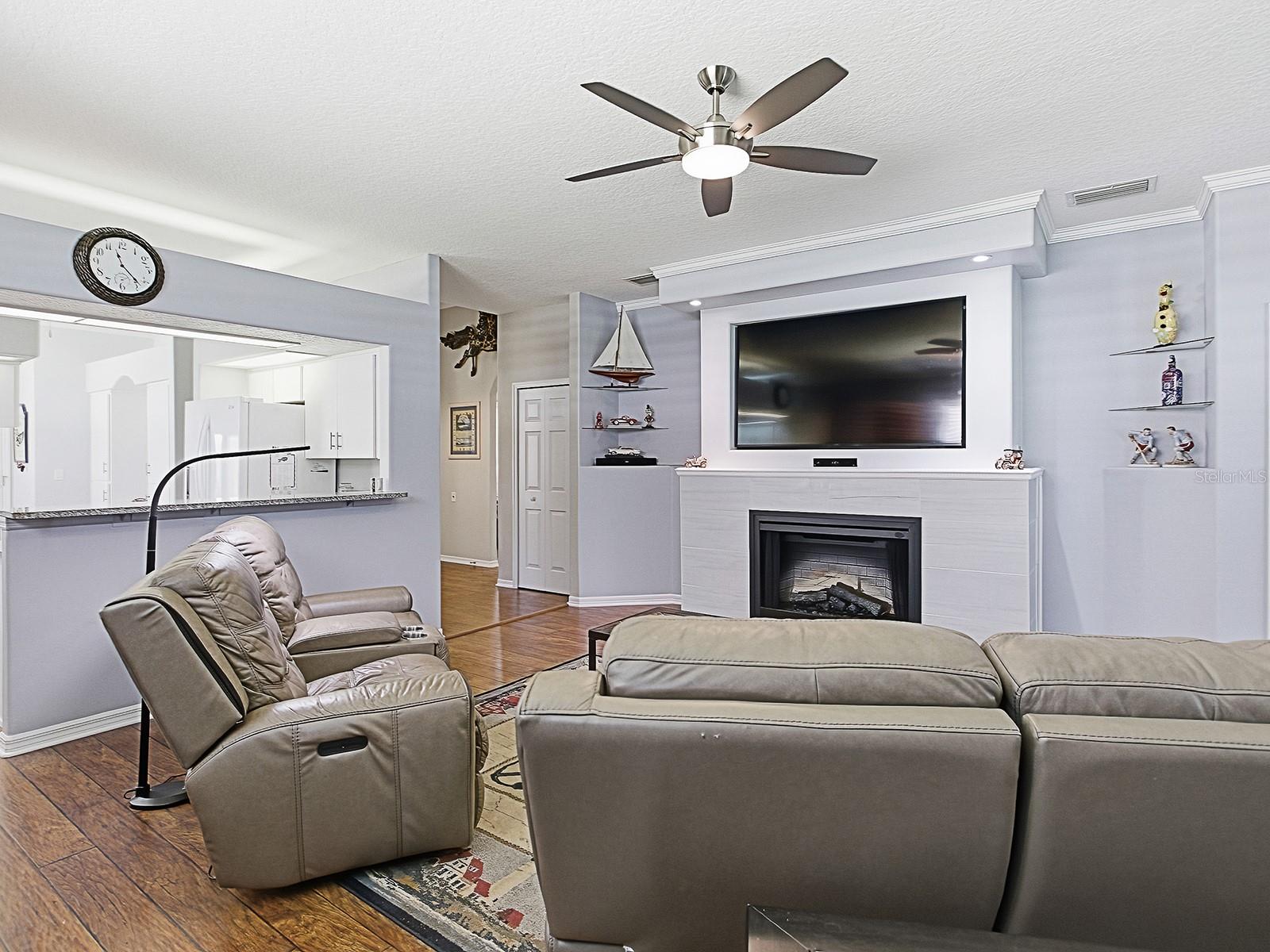 Image 12 of 41 For 3592 Tropical Seas Loop