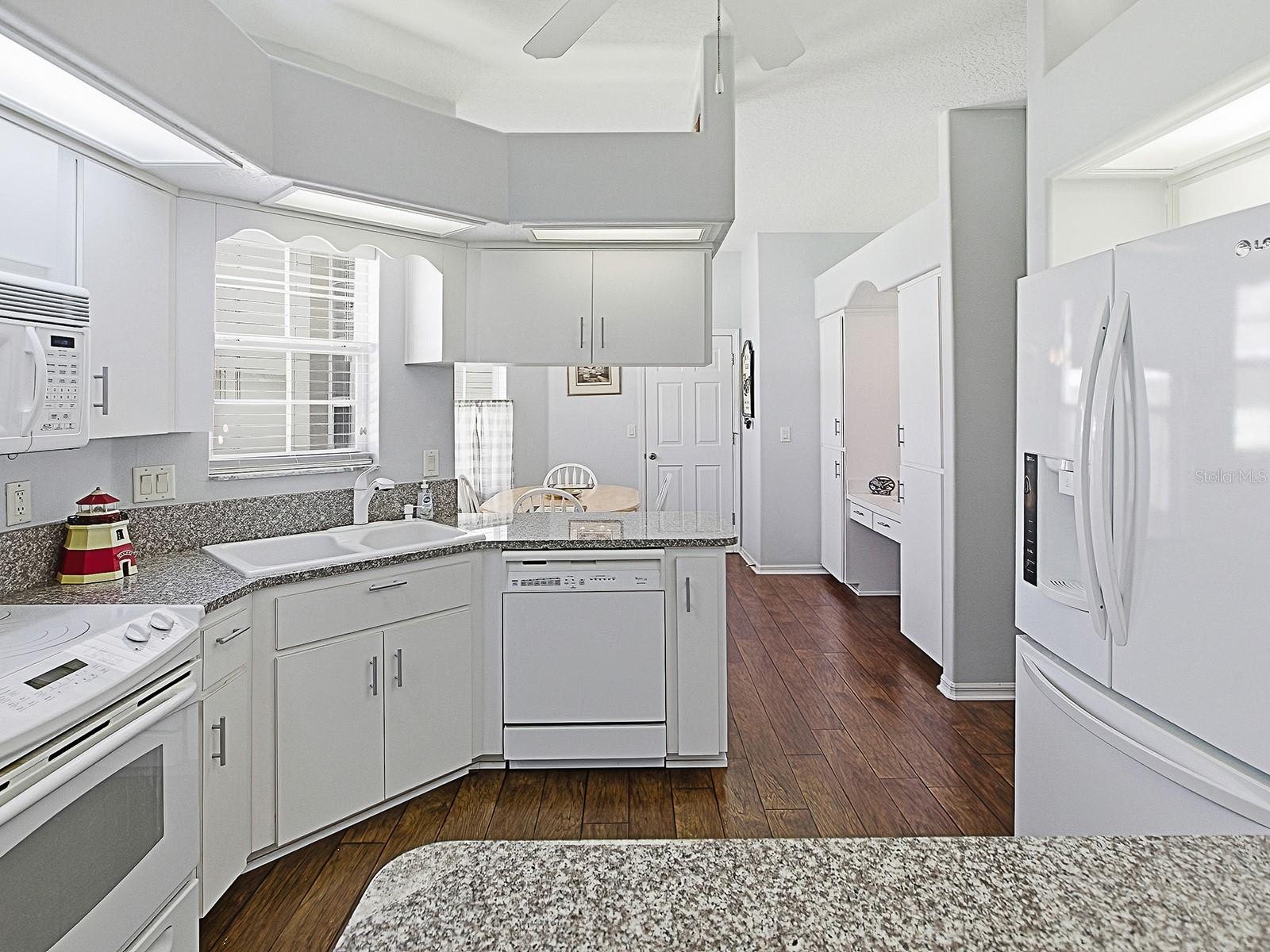 Image 16 of 41 For 3592 Tropical Seas Loop