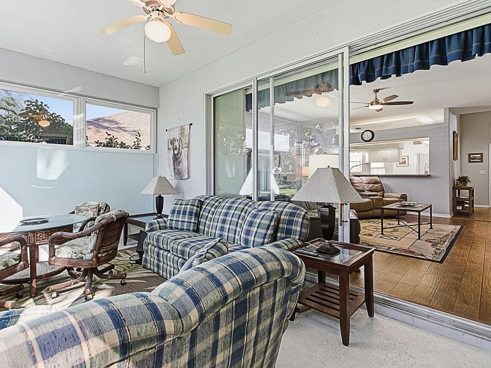 Image 33 of 41 For 3592 Tropical Seas Loop