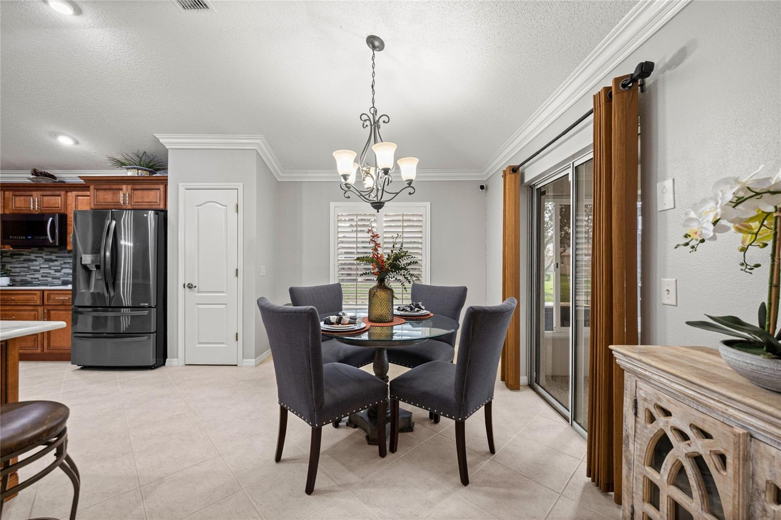 Listing photo id 11 for 1850 Kyrle Terrace