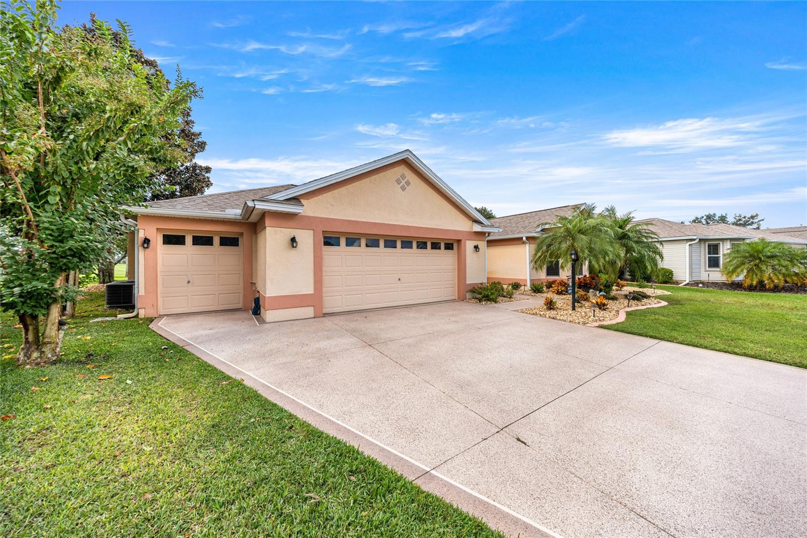 Listing photo id 1 for 1850 Kyrle Terrace