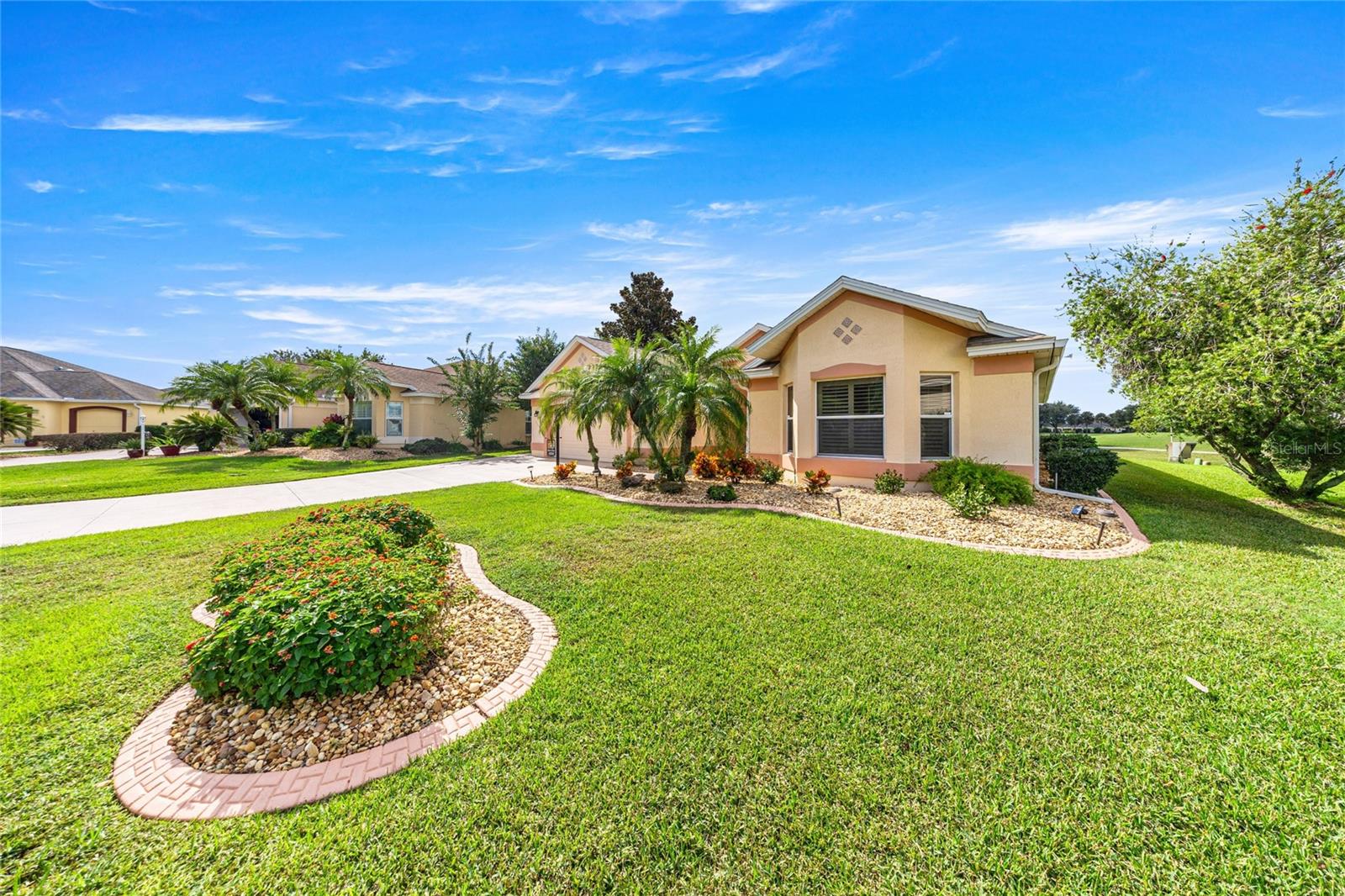 Listing photo id 37 for 1850 Kyrle Terrace