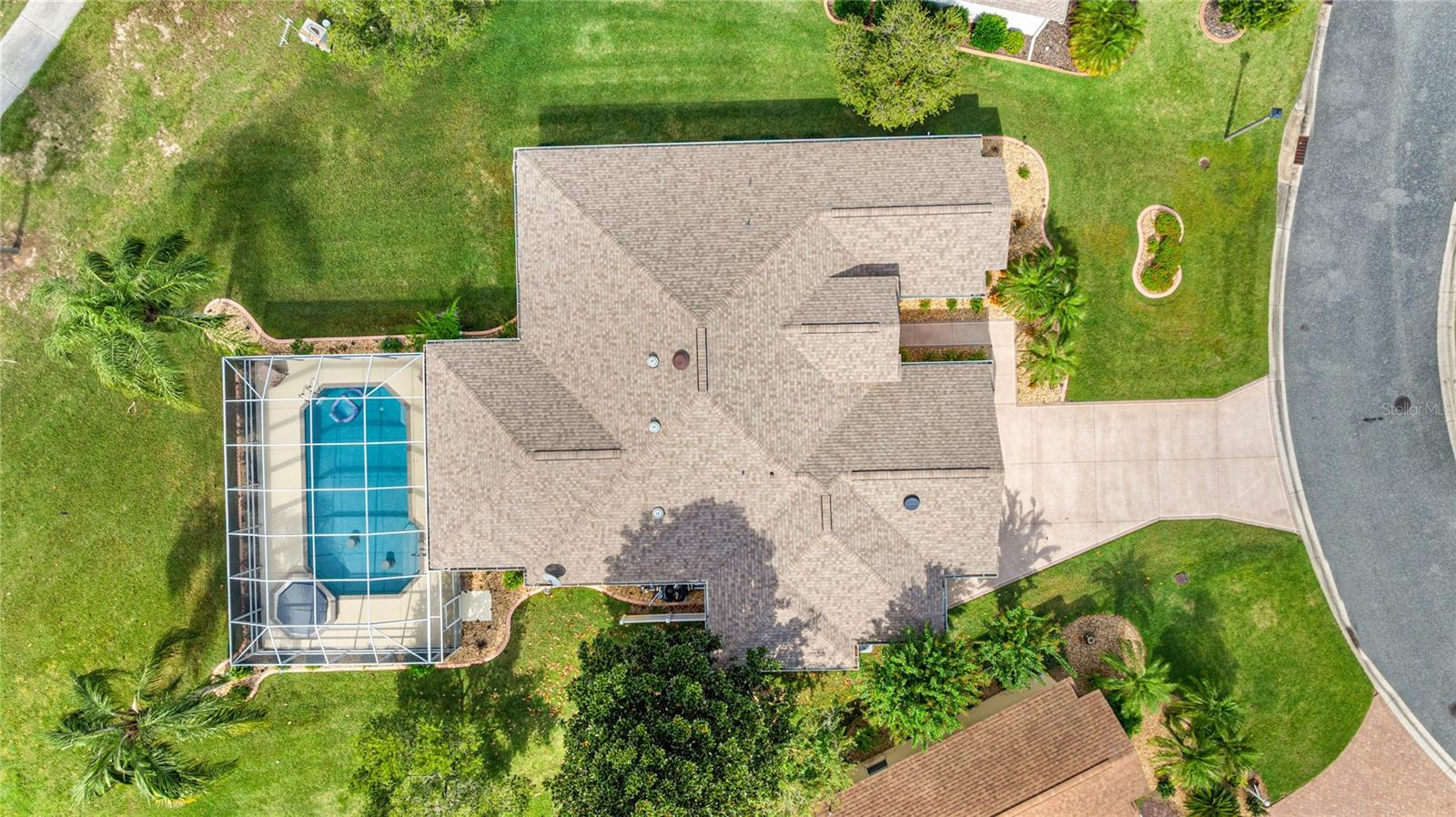 Listing photo id 42 for 1850 Kyrle Terrace