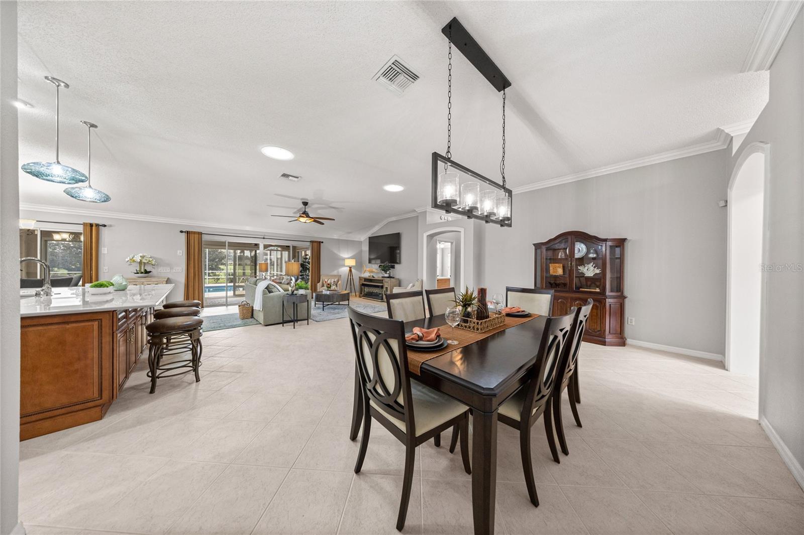 Listing photo id 5 for 1850 Kyrle Terrace