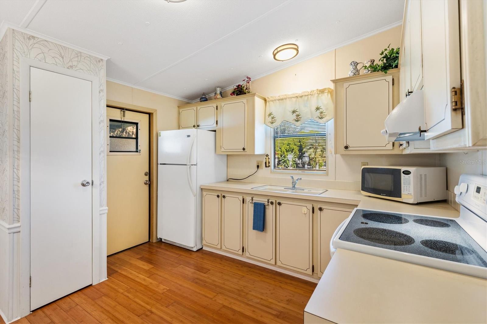 Image 8 of 35 For 610 Tarrson Boulevard