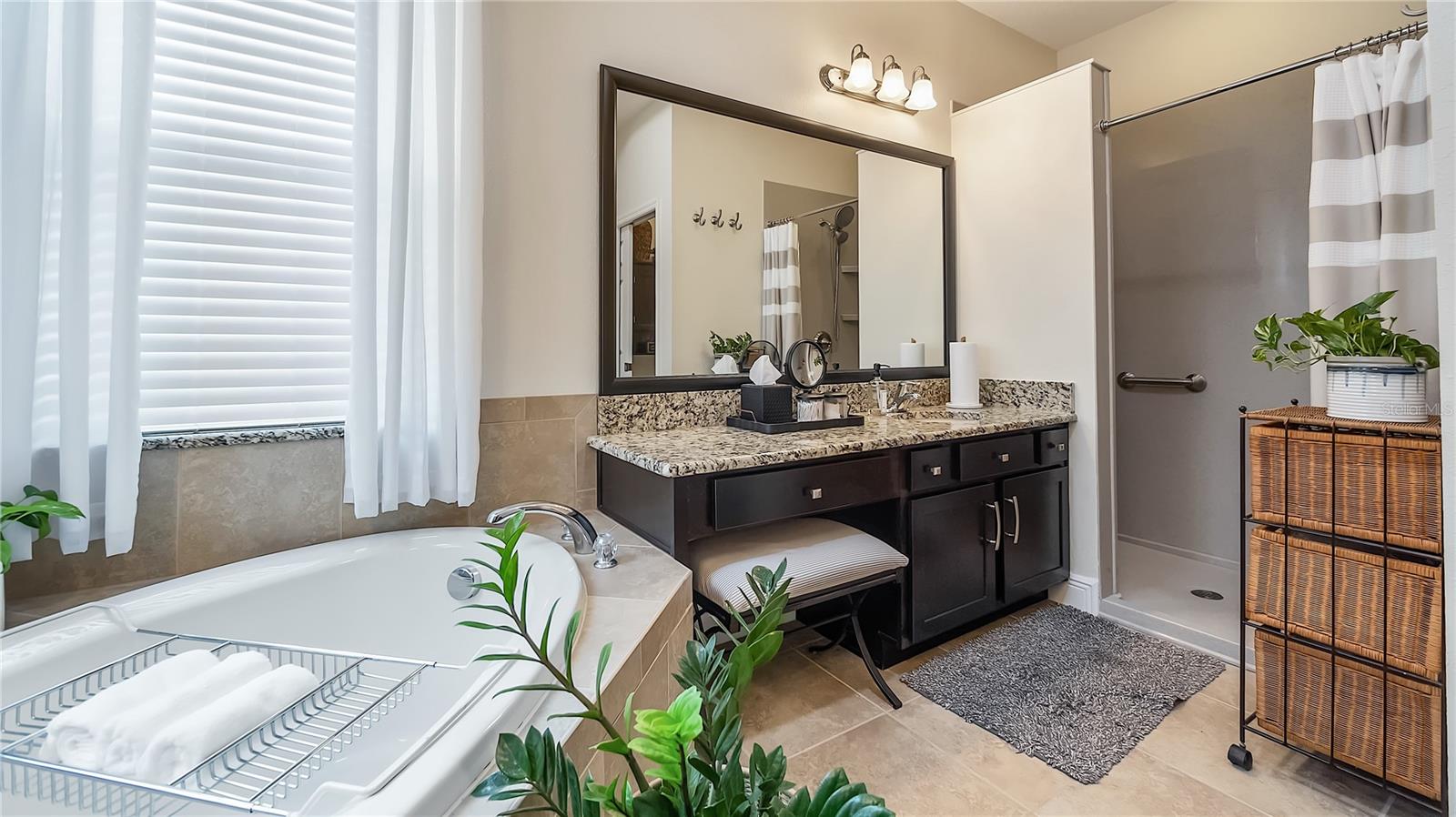 Image 27 of 47 For 16087 Shasta Street