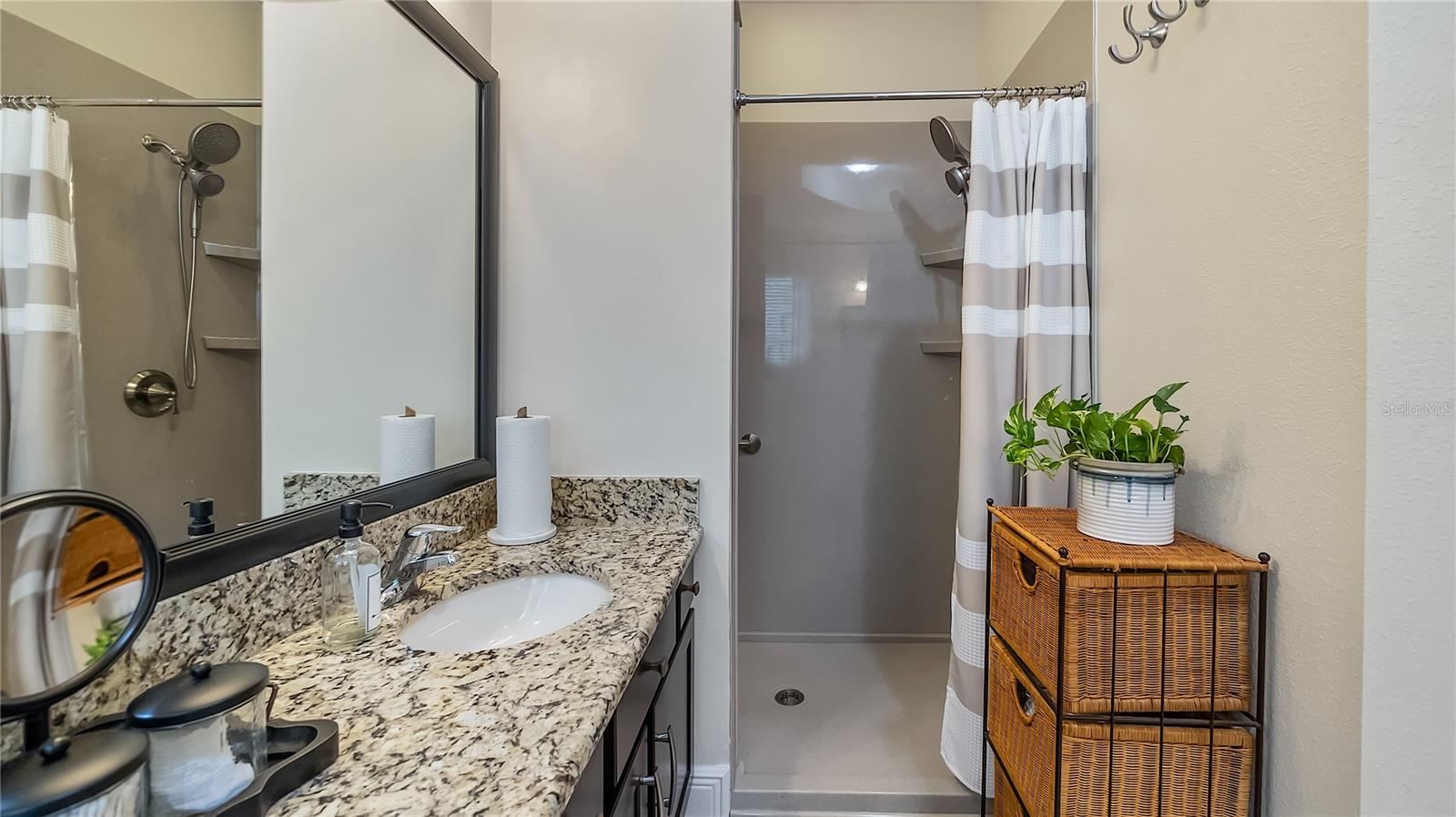 Image 28 of 47 For 16087 Shasta Street