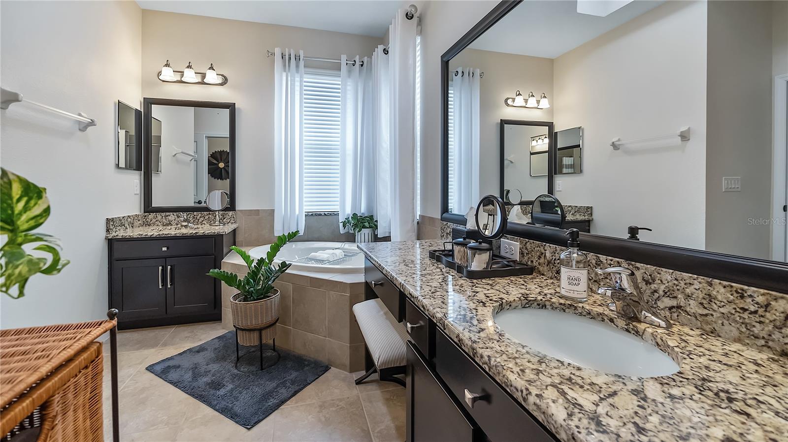 Image 29 of 47 For 16087 Shasta Street