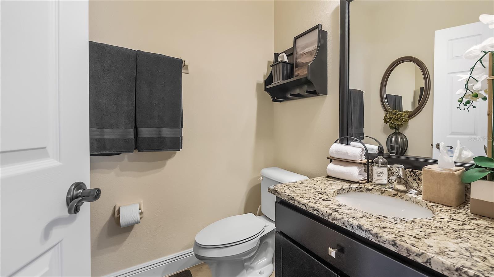 Image 33 of 47 For 16087 Shasta Street