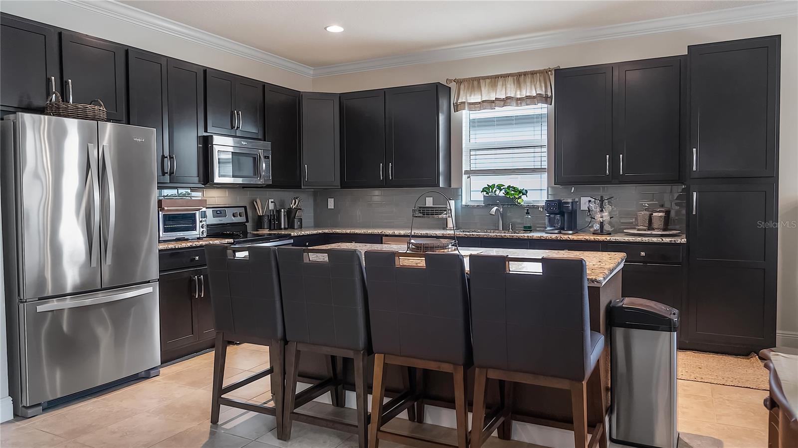 Image 4 of 47 For 16087 Shasta Street