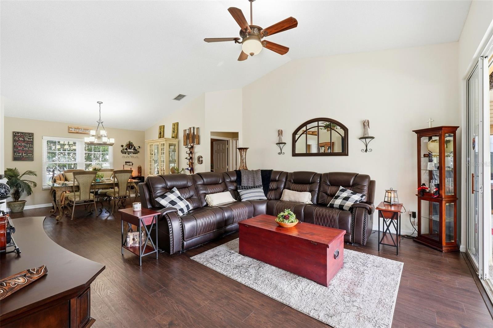 Image 11 of 40 For 26234 Glen Eagle Drive