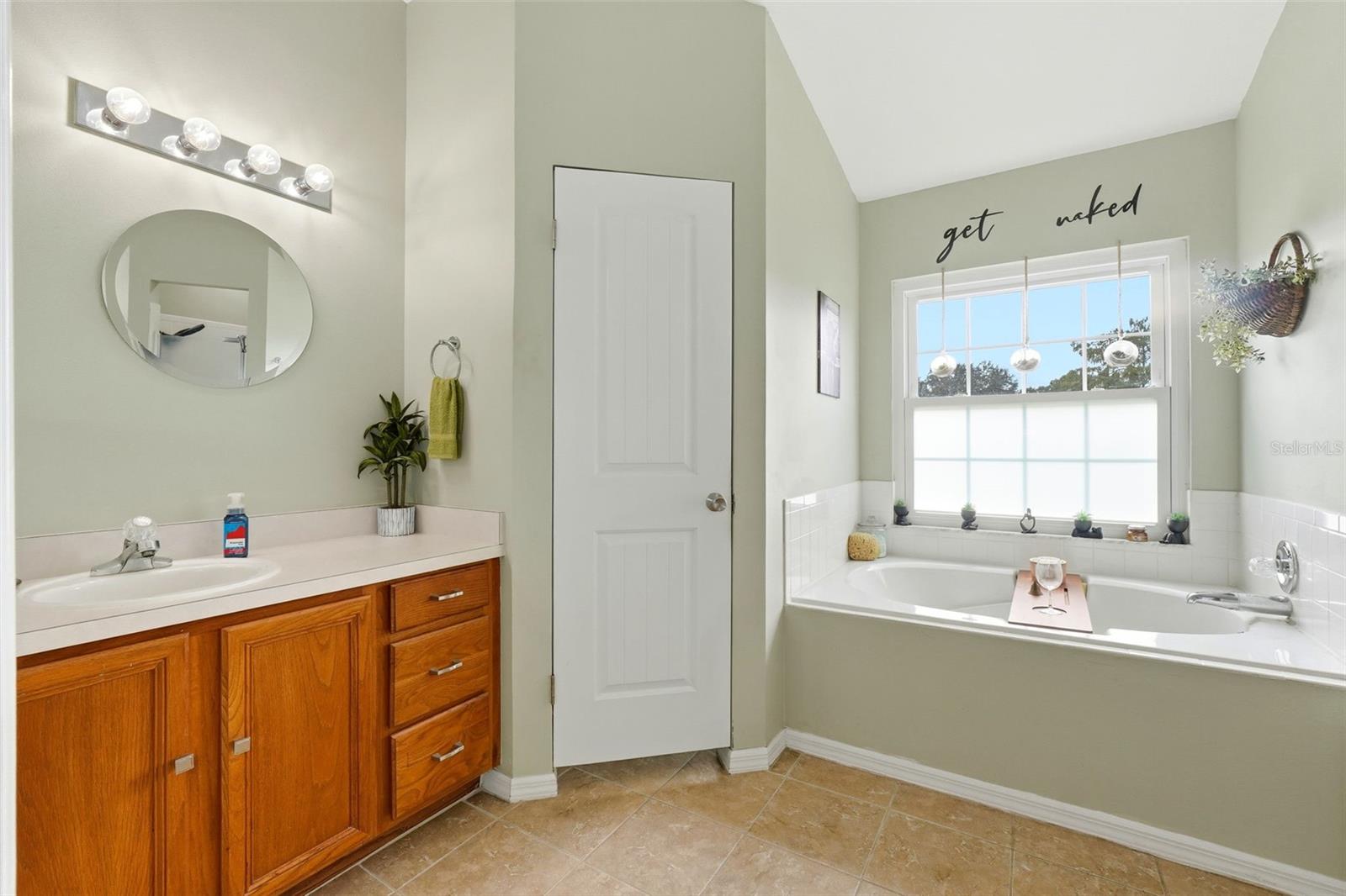 Image 23 of 40 For 26234 Glen Eagle Drive