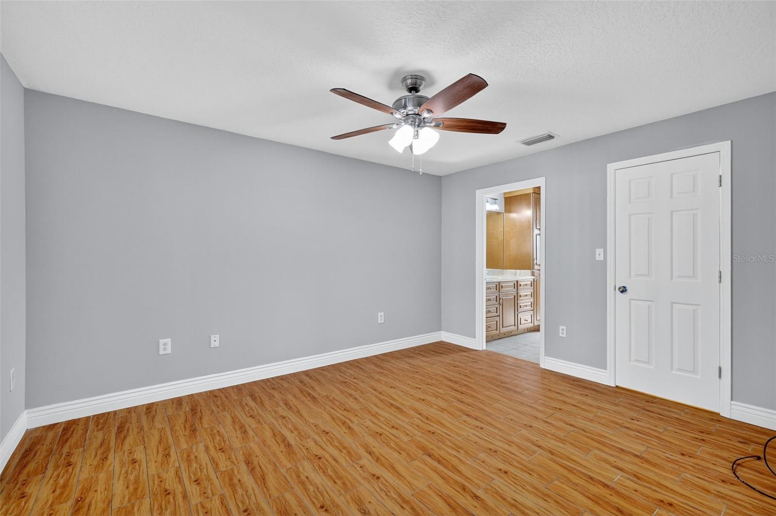 Image 11 of 27 For 36751 Sundance Drive