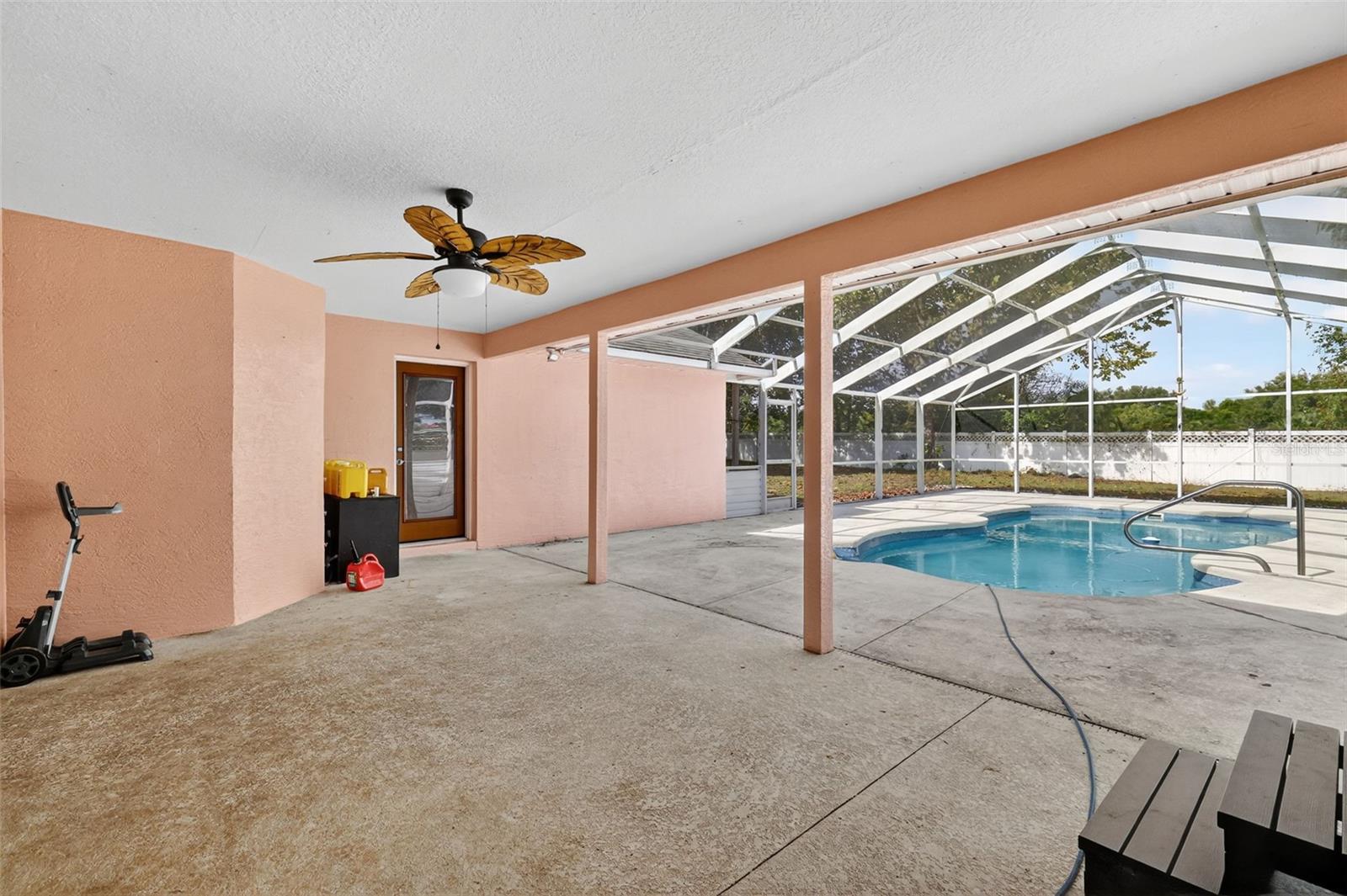 Image 21 of 27 For 36751 Sundance Drive