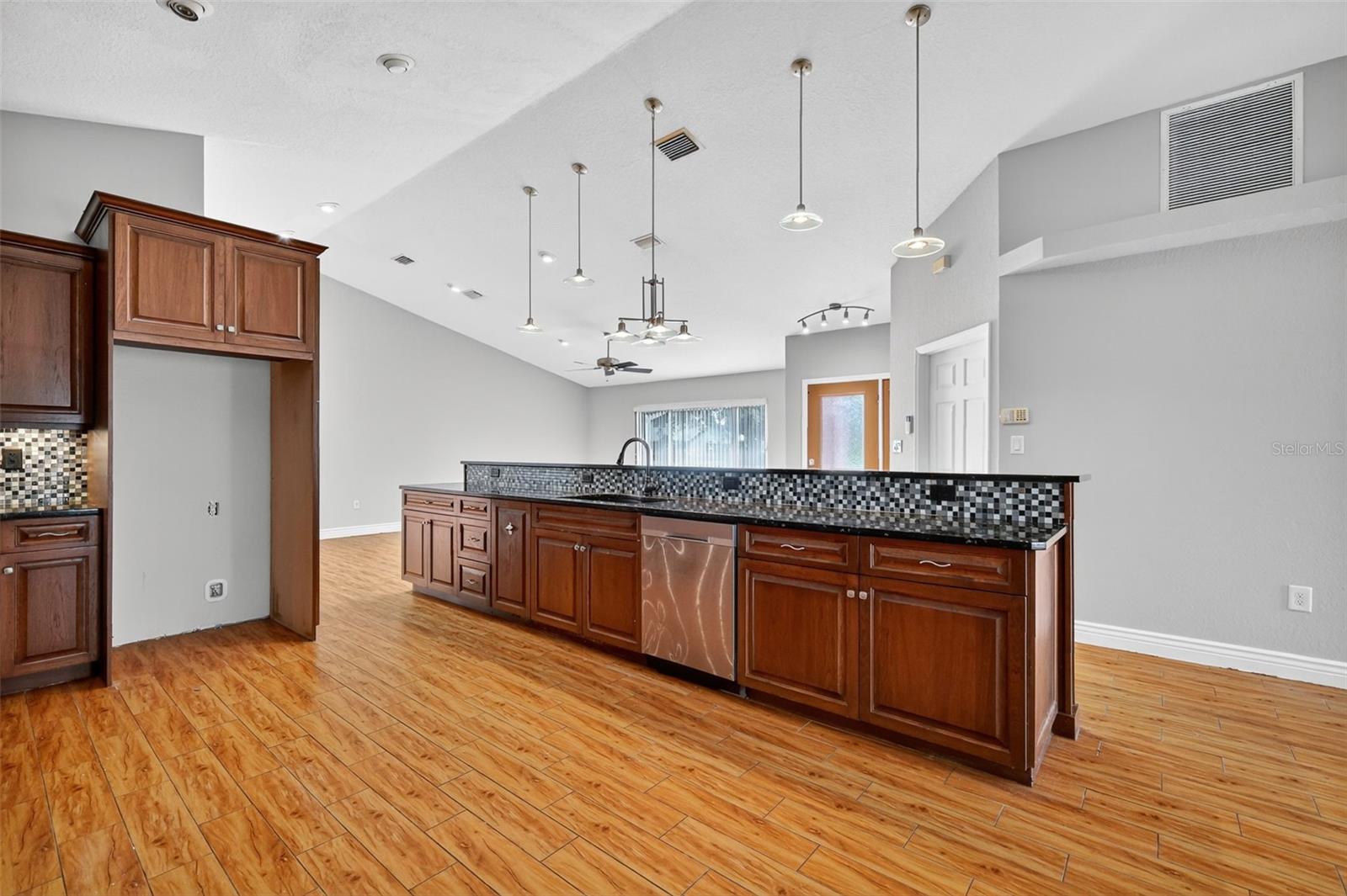 Image 8 of 27 For 36751 Sundance Drive