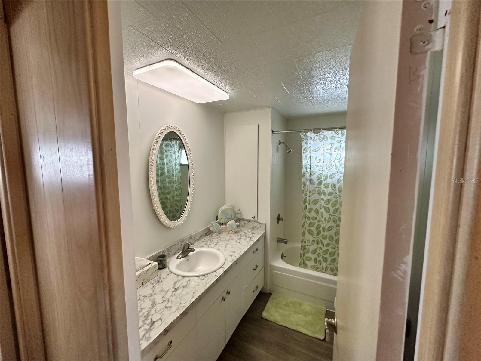 Image 22 of 35 For 28 Harbor Oaks Drive