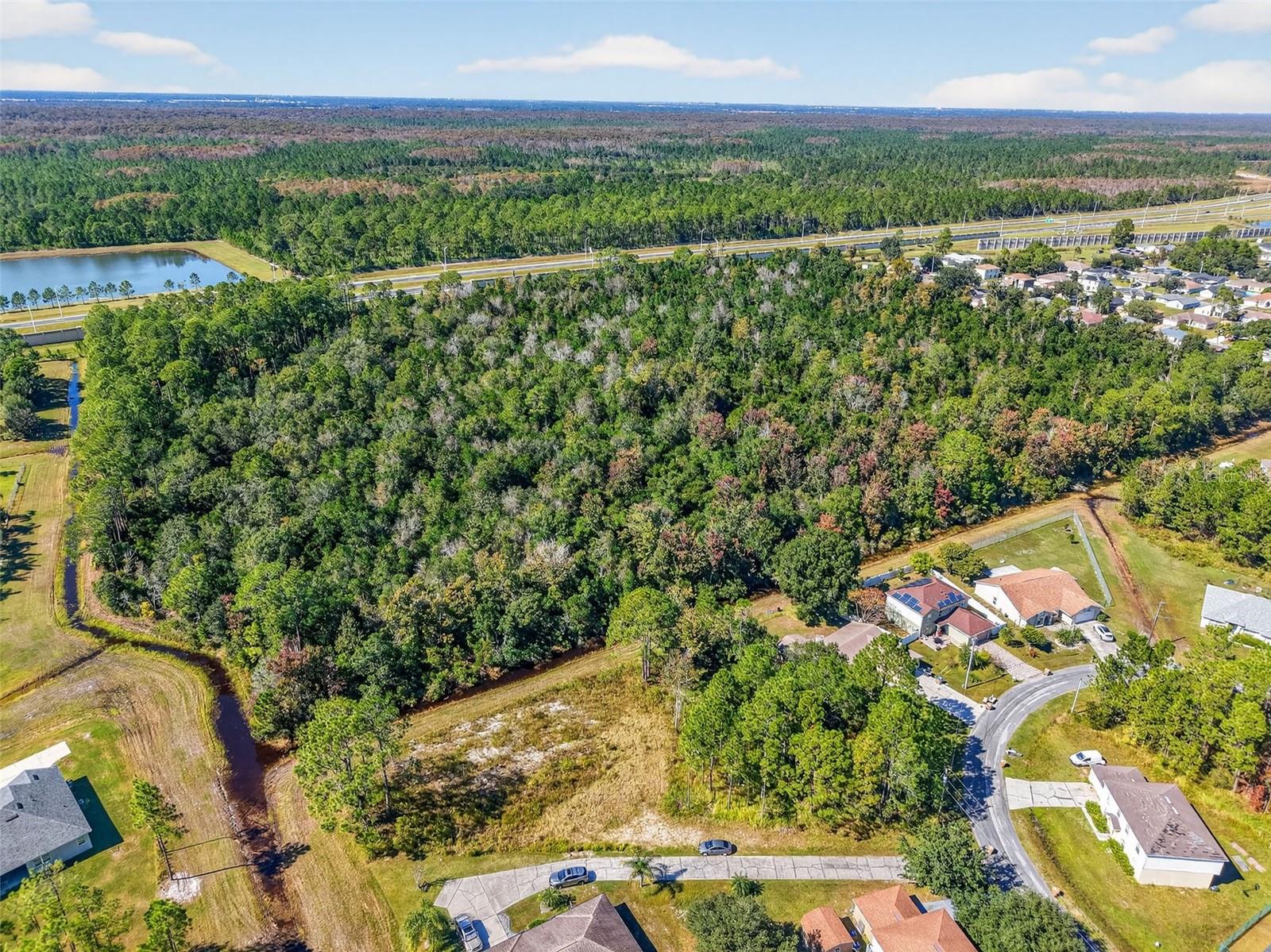 Image 4 of 15 For 955 Cambridge Court