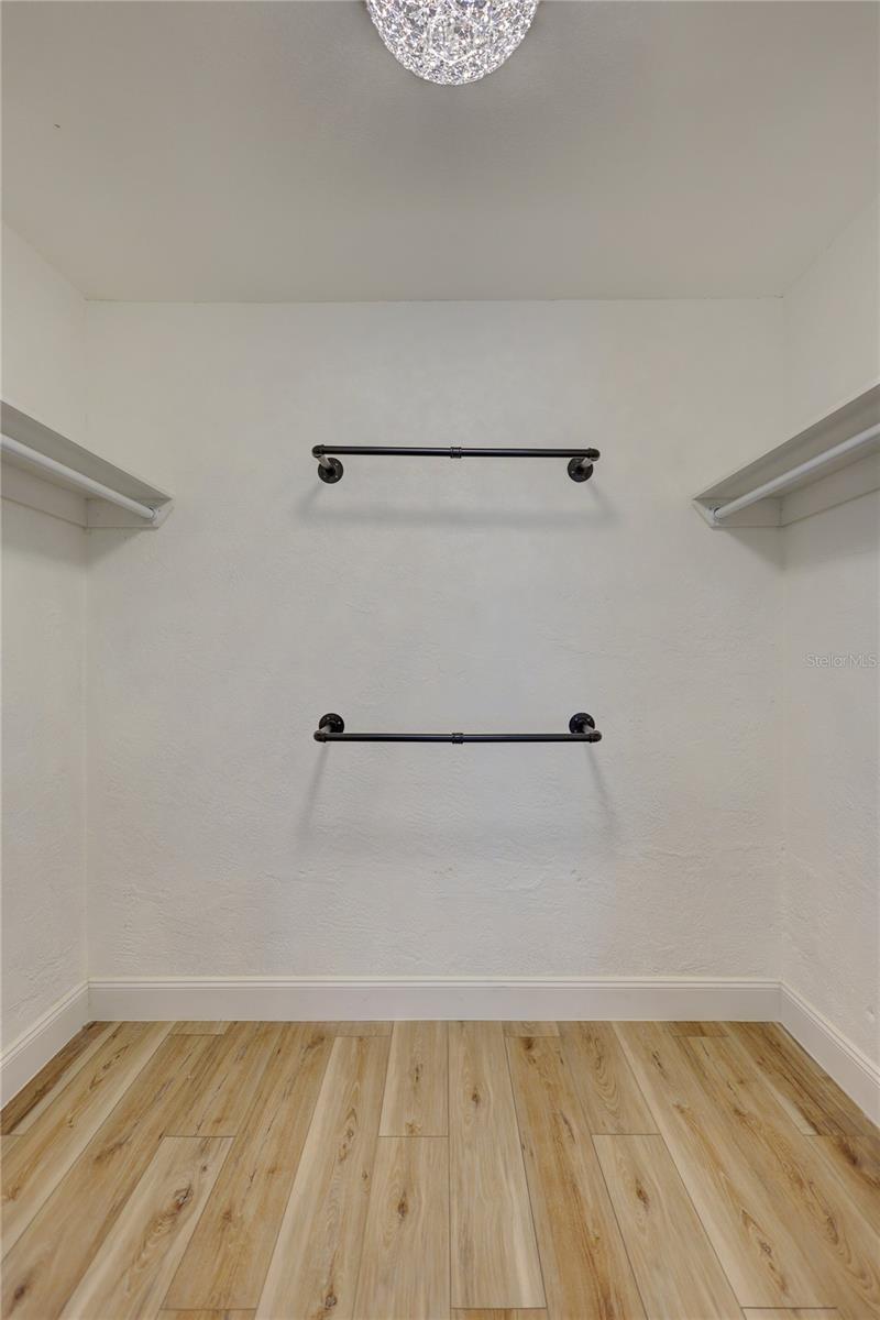 Image 22 of 42 For 3700 14th Street N