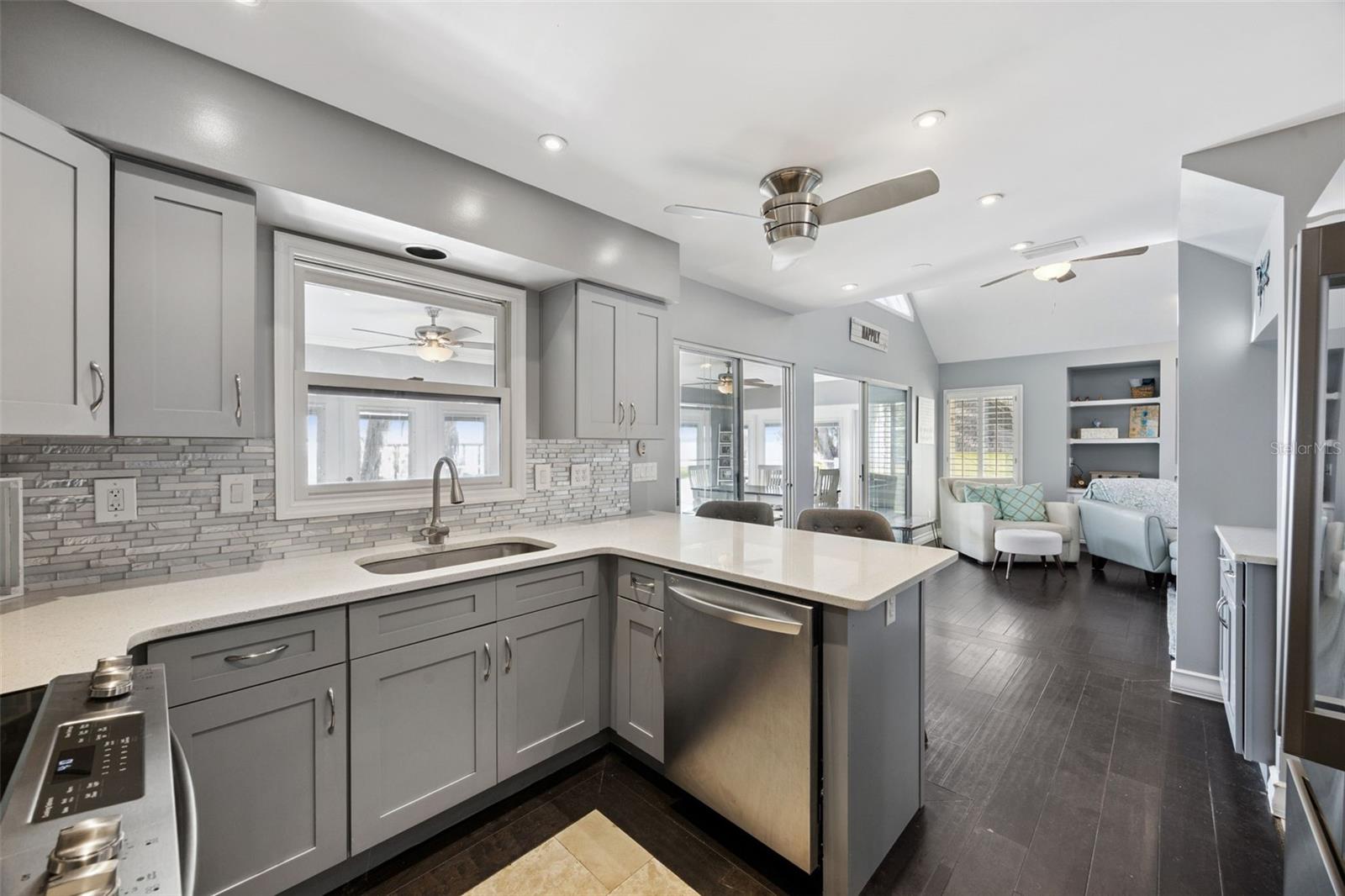 Image 18 of 64 For 10145 Lake Louisa Road